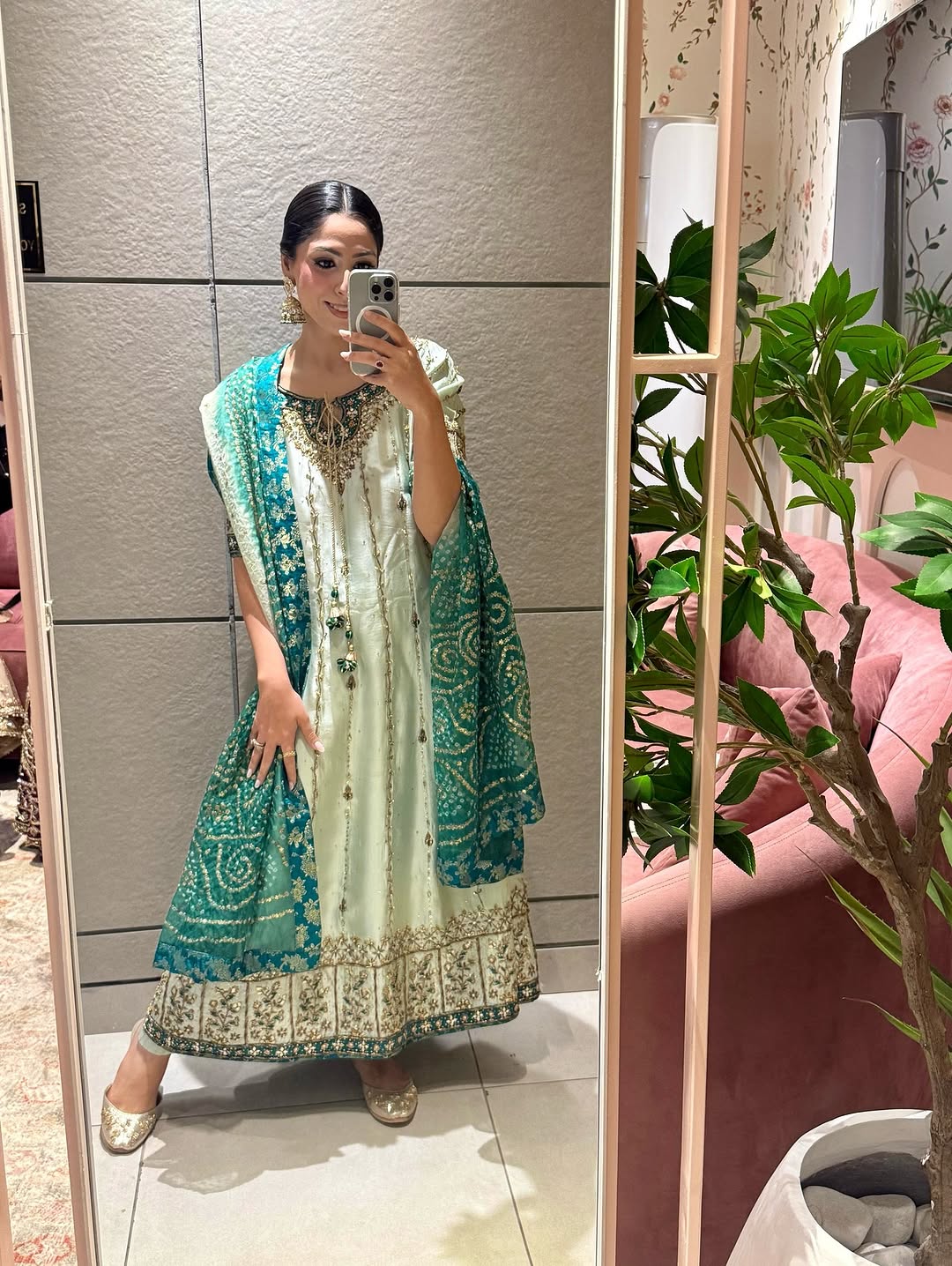 Mint Kalidar | Samra Hayat