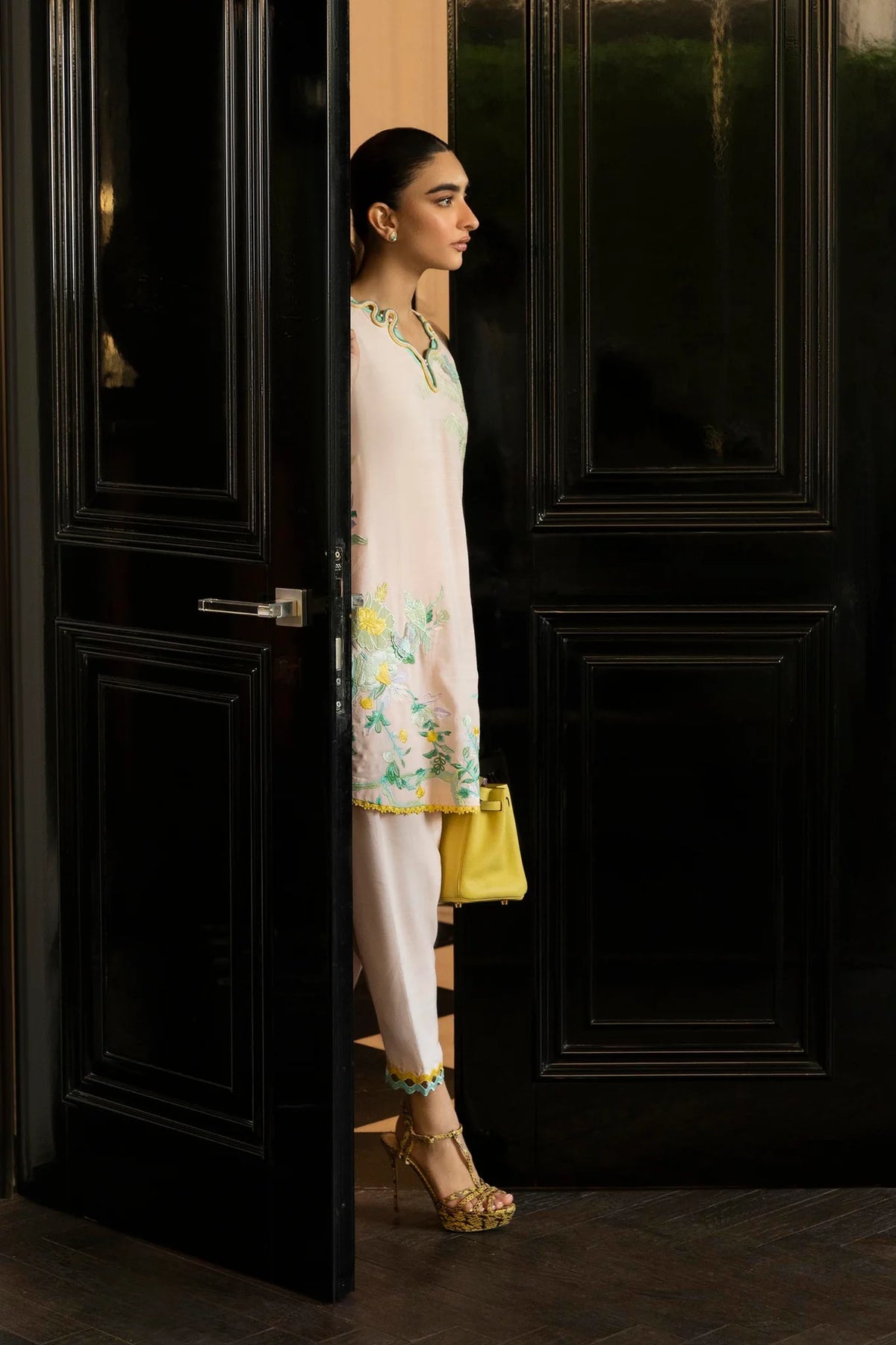 FW25SM027P2T | Safi & Me - Raw Silk Edit | SANA SAFINAZ