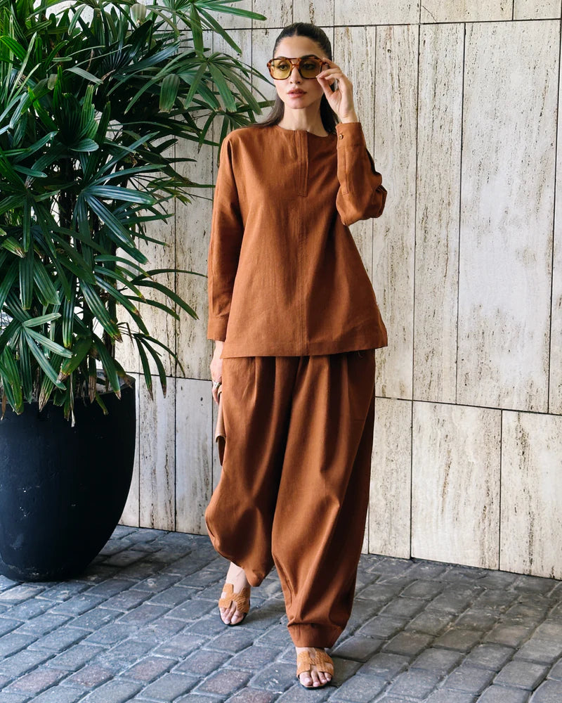 Sienna Go to Set | LIRA