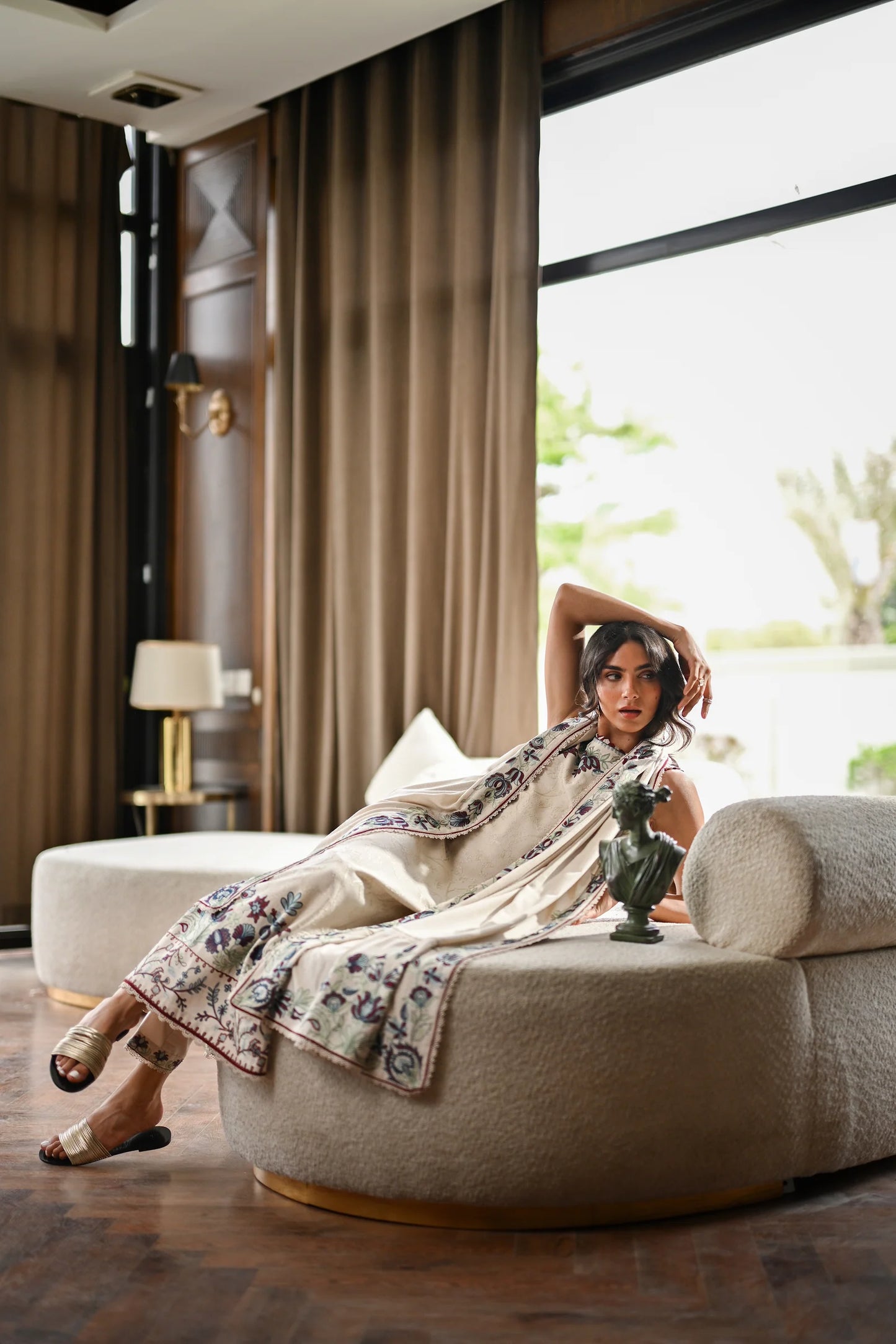 IVORY LUXURY EMBROIDERED KARANDI SET (NEL-25626) | ZAIB