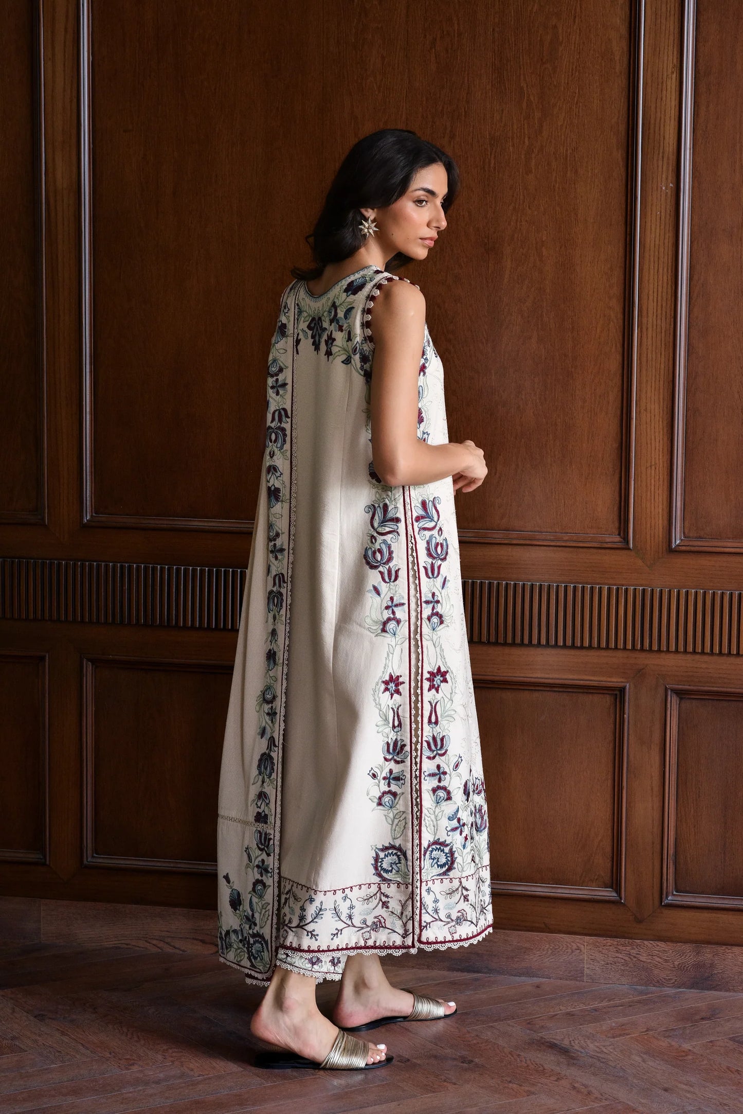 IVORY LUXURY EMBROIDERED KARANDI SET (NEL-25626) | ZAIB