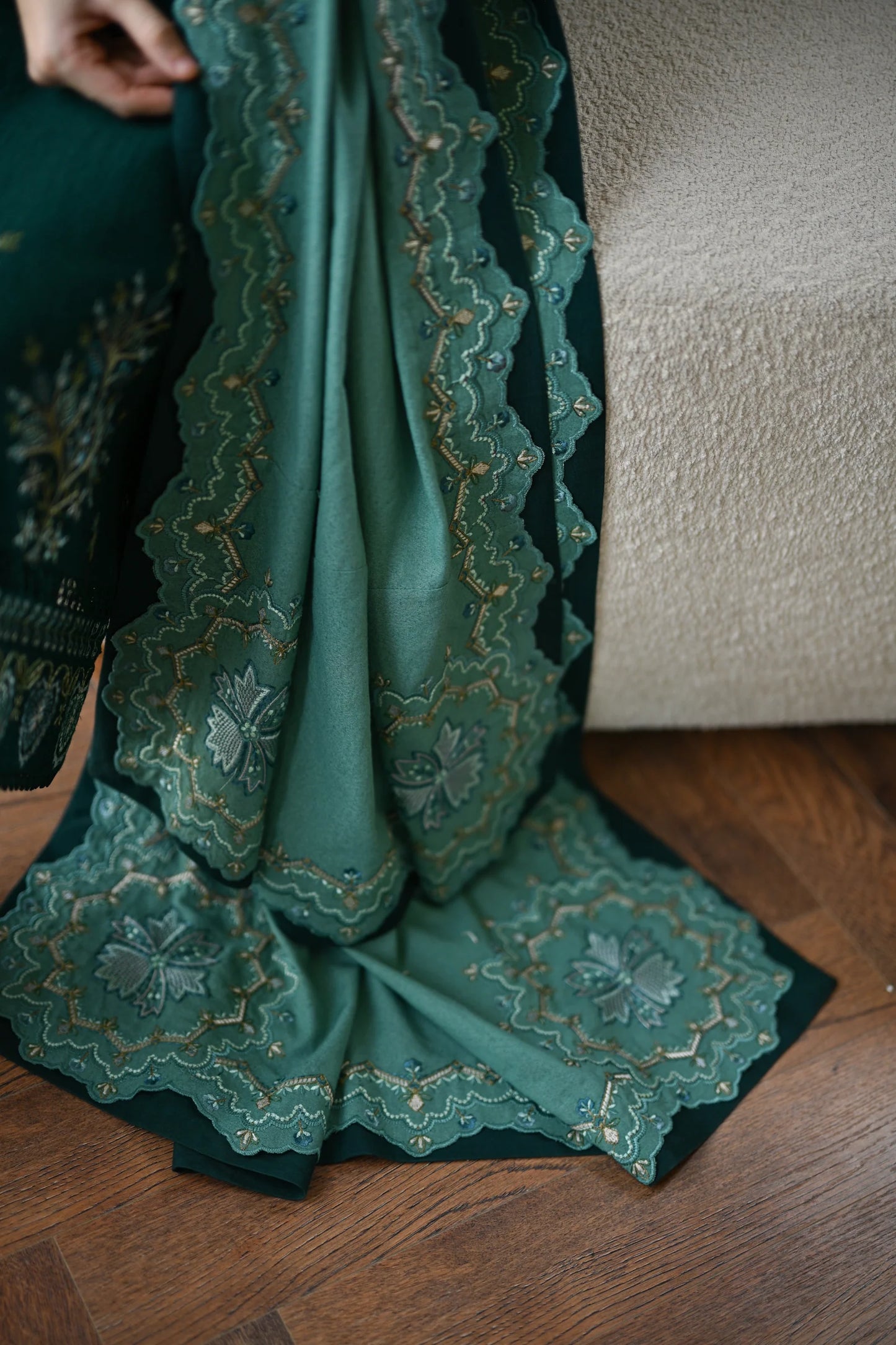 EMERALD GREEN LUXURY EMBROIDERED KARANDI SET (NEL-25623) | ZAIB