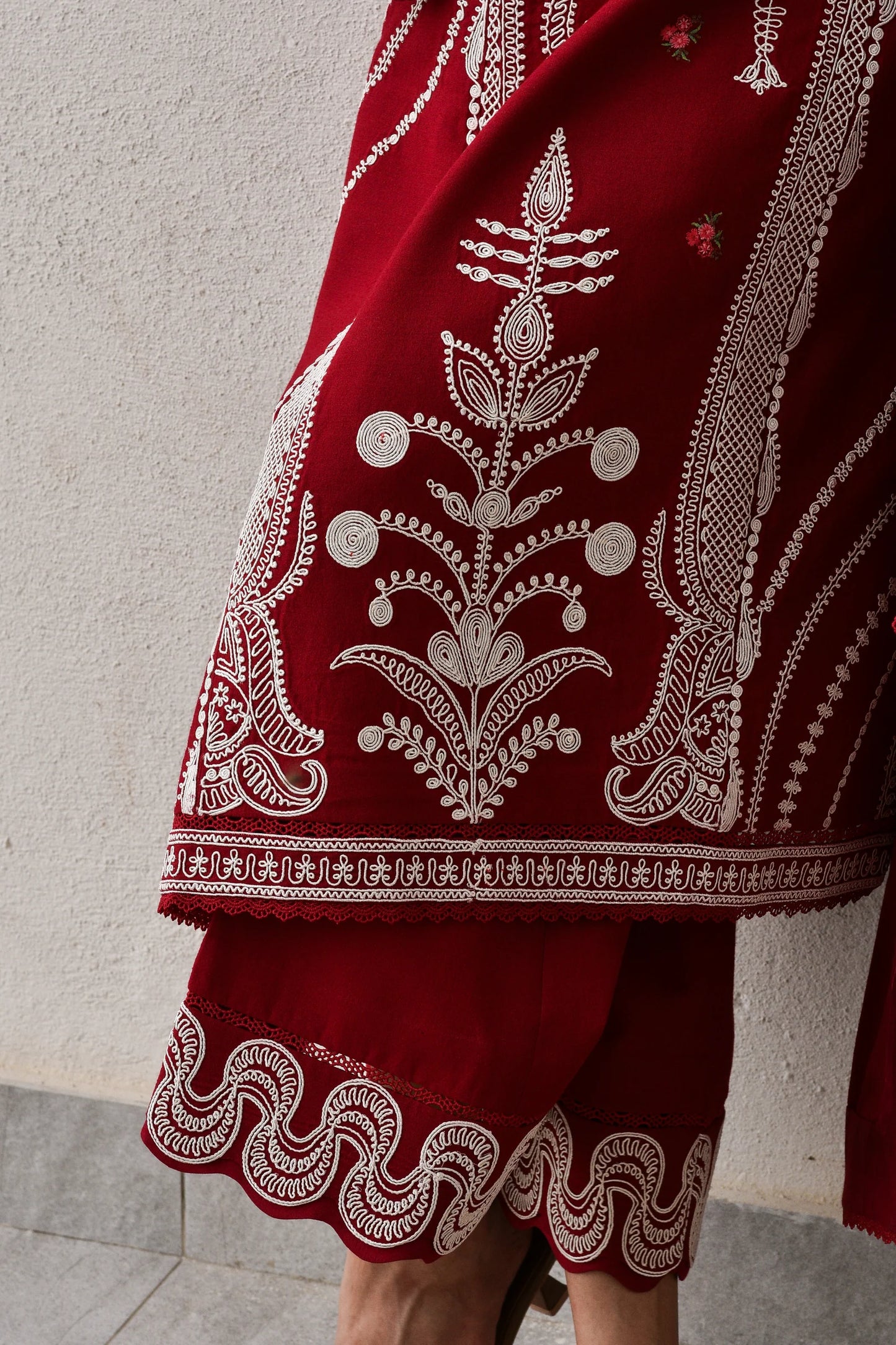 DORI DEEP RED LUXURY EMBROIDERED KARANDI SET (NEL-25629) | ZAIB