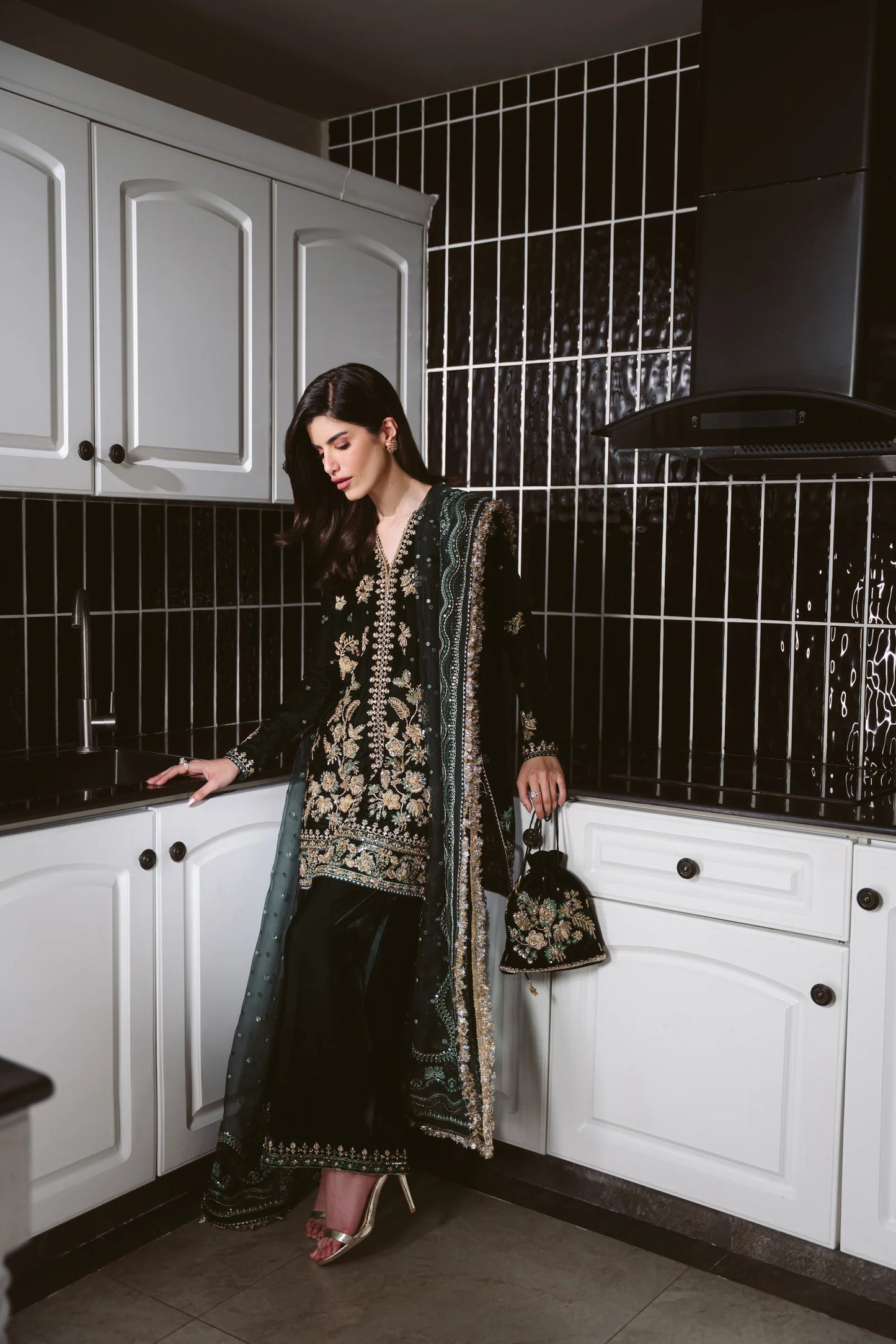 EMERALD GREEN LUXURY VELVET COUTURE (NPA3-25458) | ZAIB
