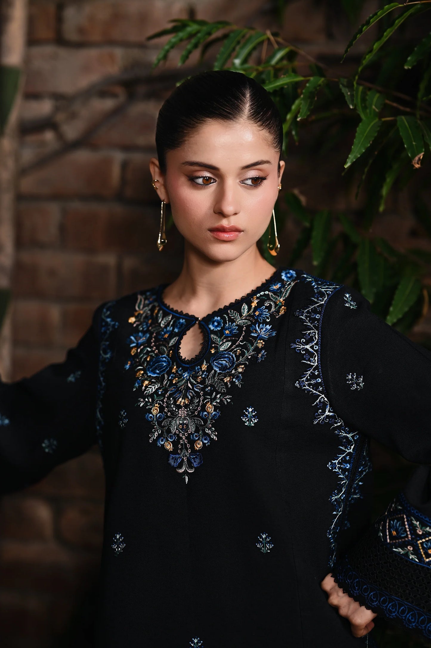 MIDNIGHT PETAL LUXURY EMBROIDERED KARANDI (NPA2-25314) | ZAIB