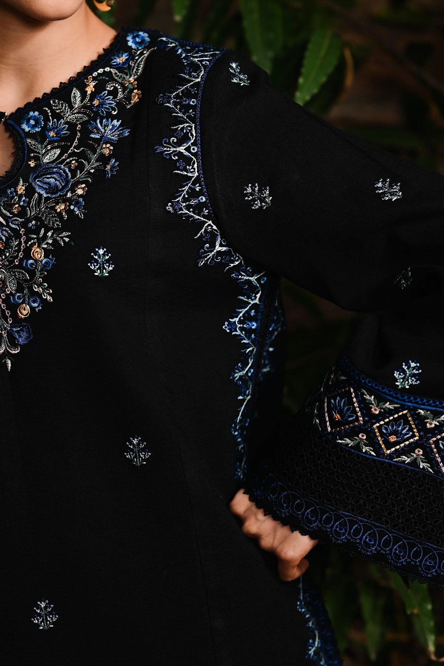 MIDNIGHT PETAL LUXURY EMBROIDERED KARANDI (NPA2-25314) | ZAIB