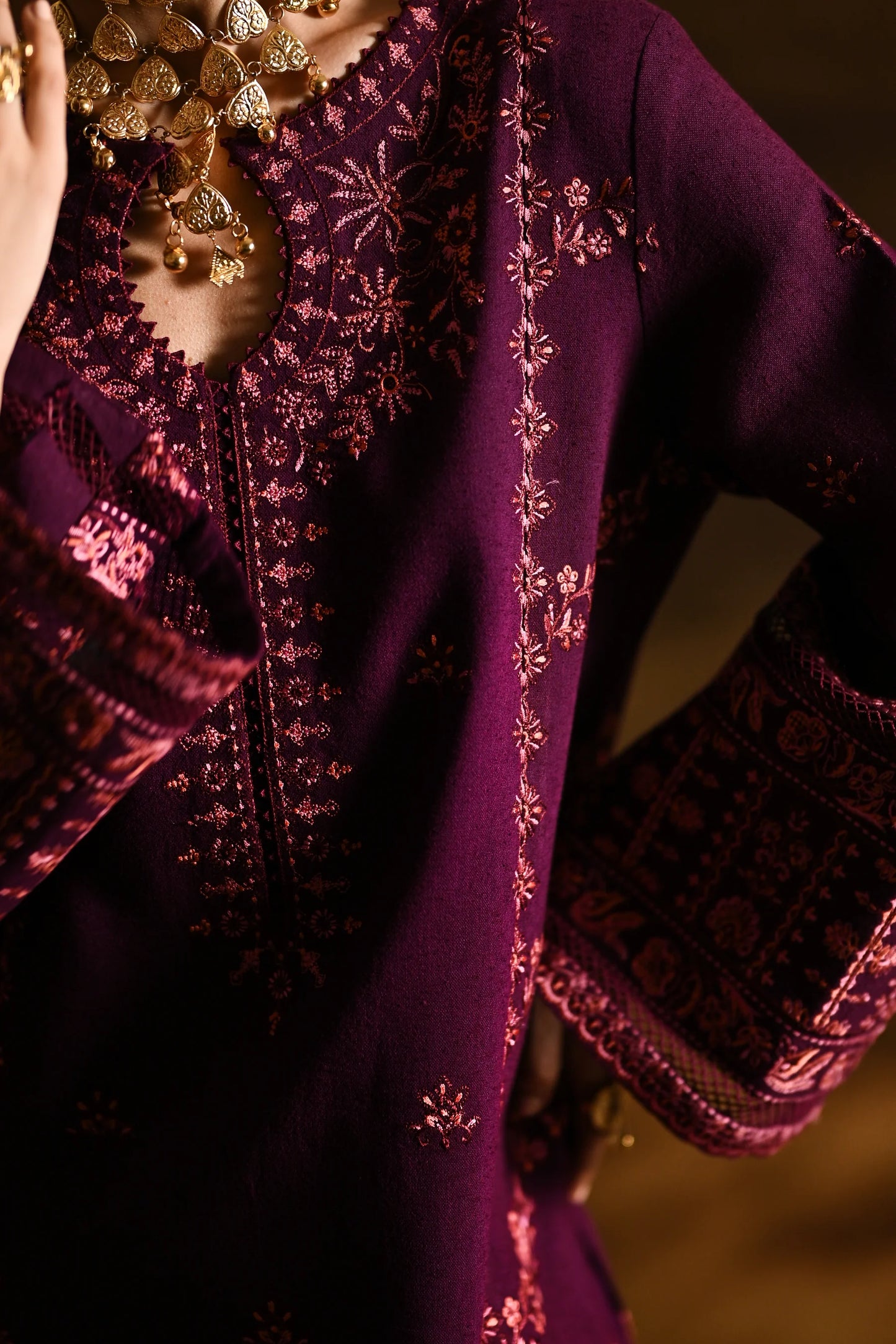 DEEP PLUM LUXURY EMBROIDERED KARANDI (NPA2-25318) | ZAIB