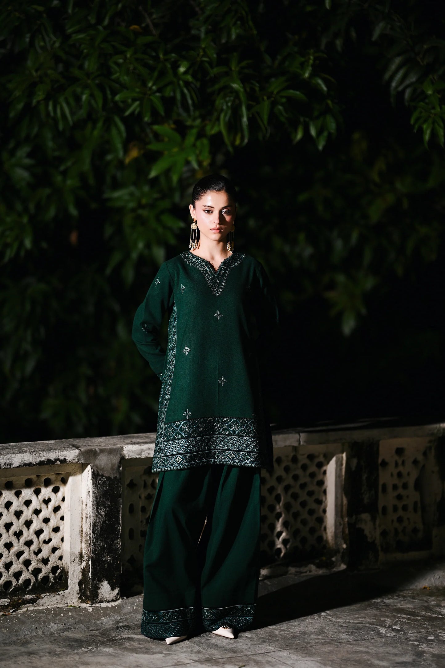 EMERALD GREEN LUXURY EMBROIDERED KARANDI (NPA2-25317) | ZAIB