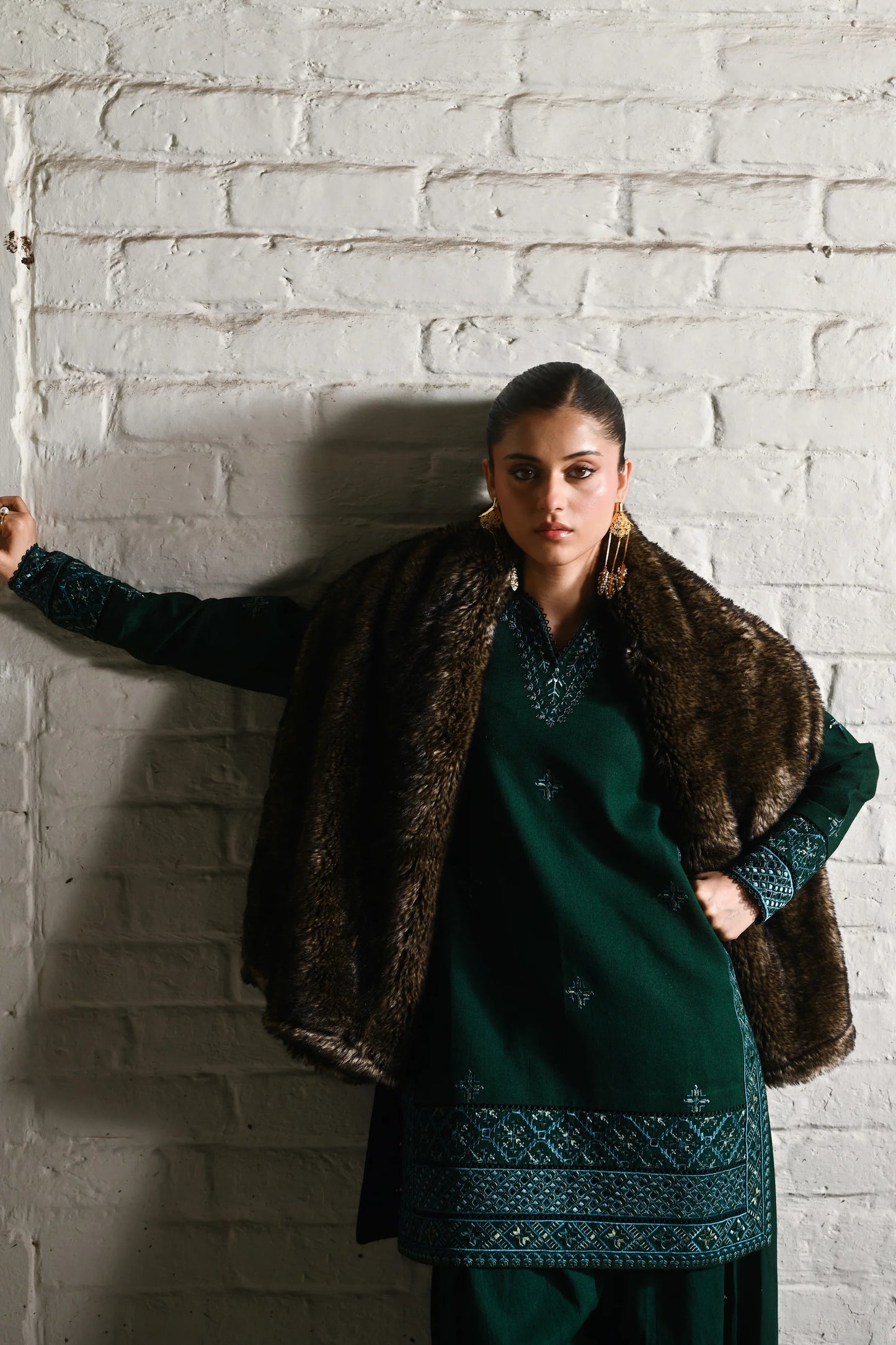 EMERALD GREEN LUXURY EMBROIDERED KARANDI (NPA2-25317) | ZAIB