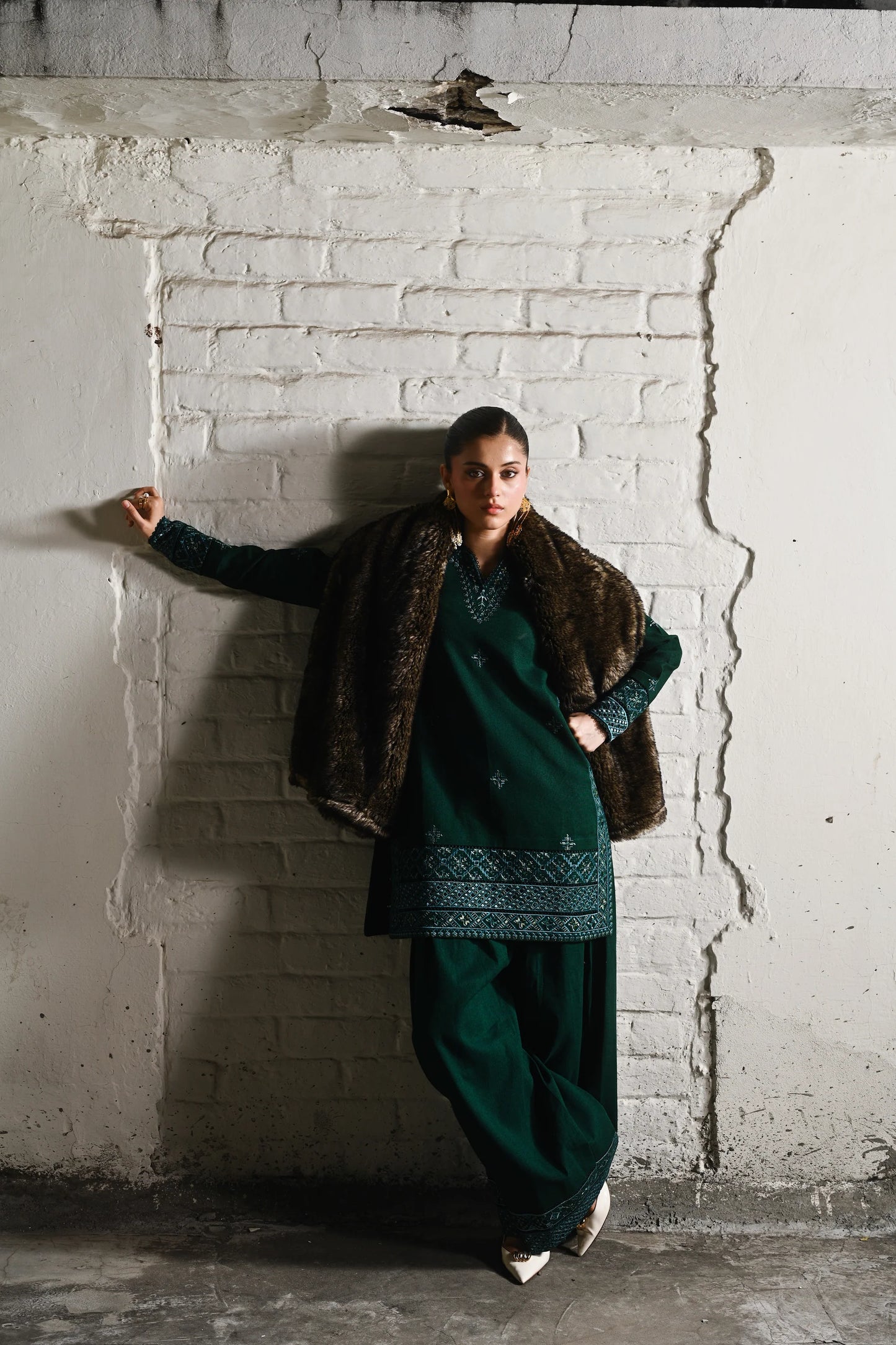 EMERALD GREEN LUXURY EMBROIDERED KARANDI (NPA2-25317) | ZAIB