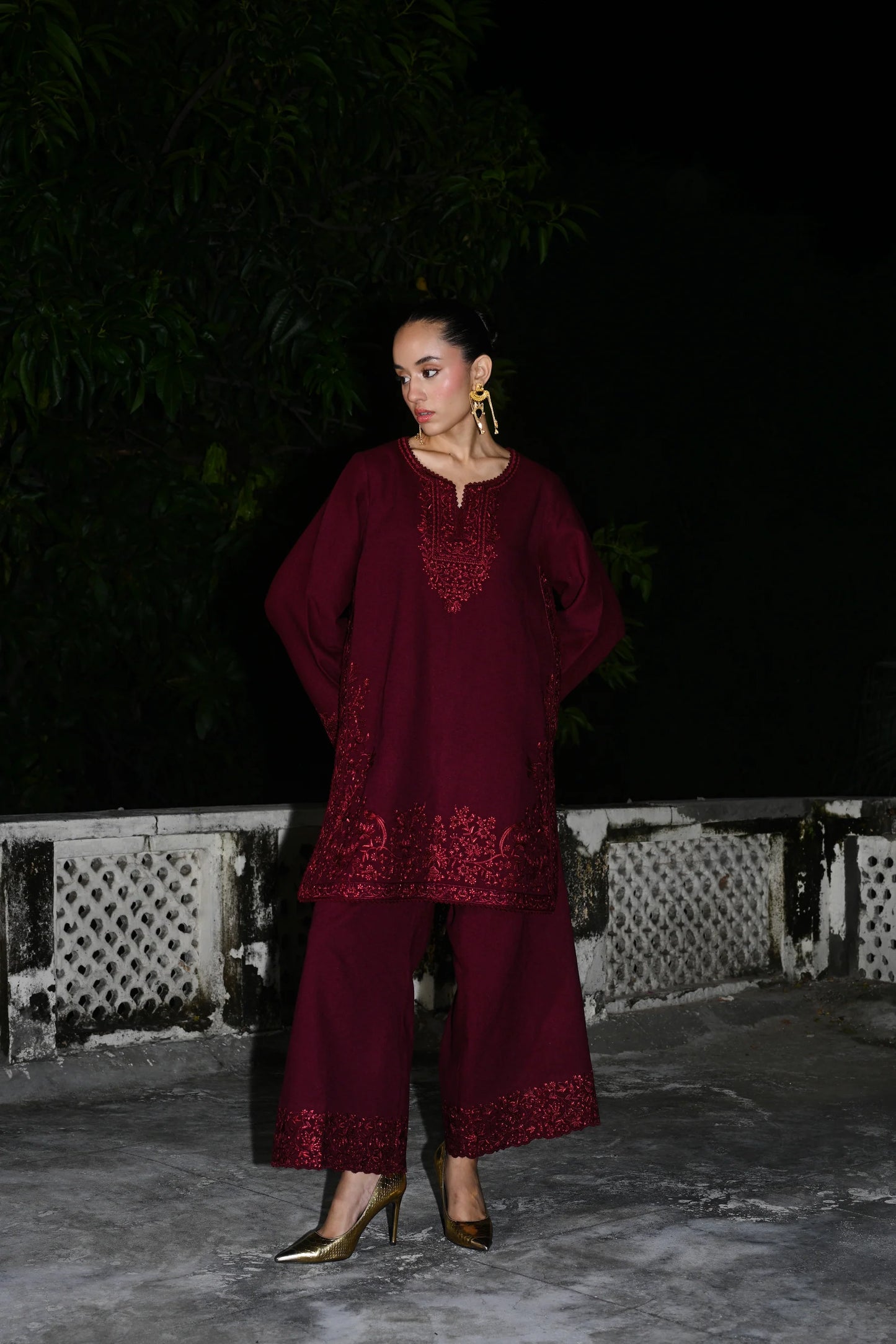 BURGUNDY LUXURY EMBROIDERED KARANDI (NPA2-25315) | ZAIB