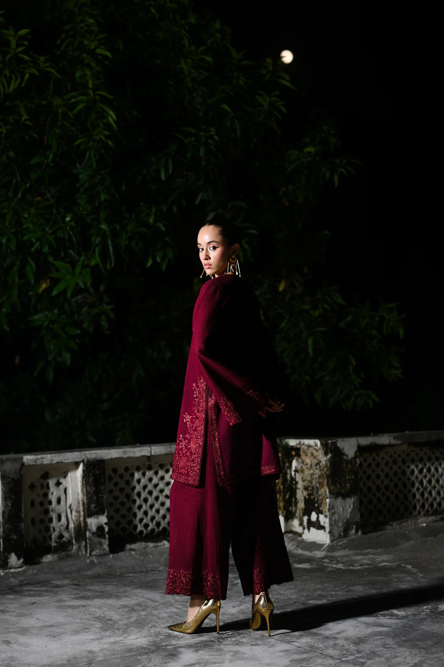 BURGUNDY LUXURY EMBROIDERED KARANDI (NPA2-25315) | ZAIB