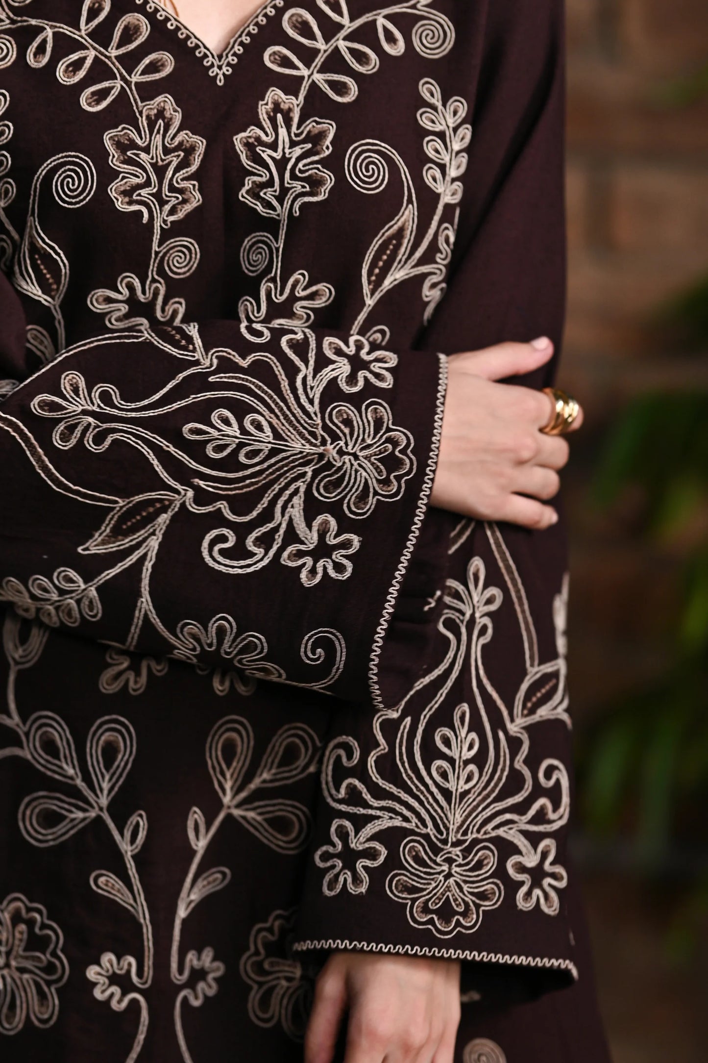 CHOCOLATE BROWNIE LUXURY EMBROIDERED KARANDI (NPA2-25321) | ZAIB