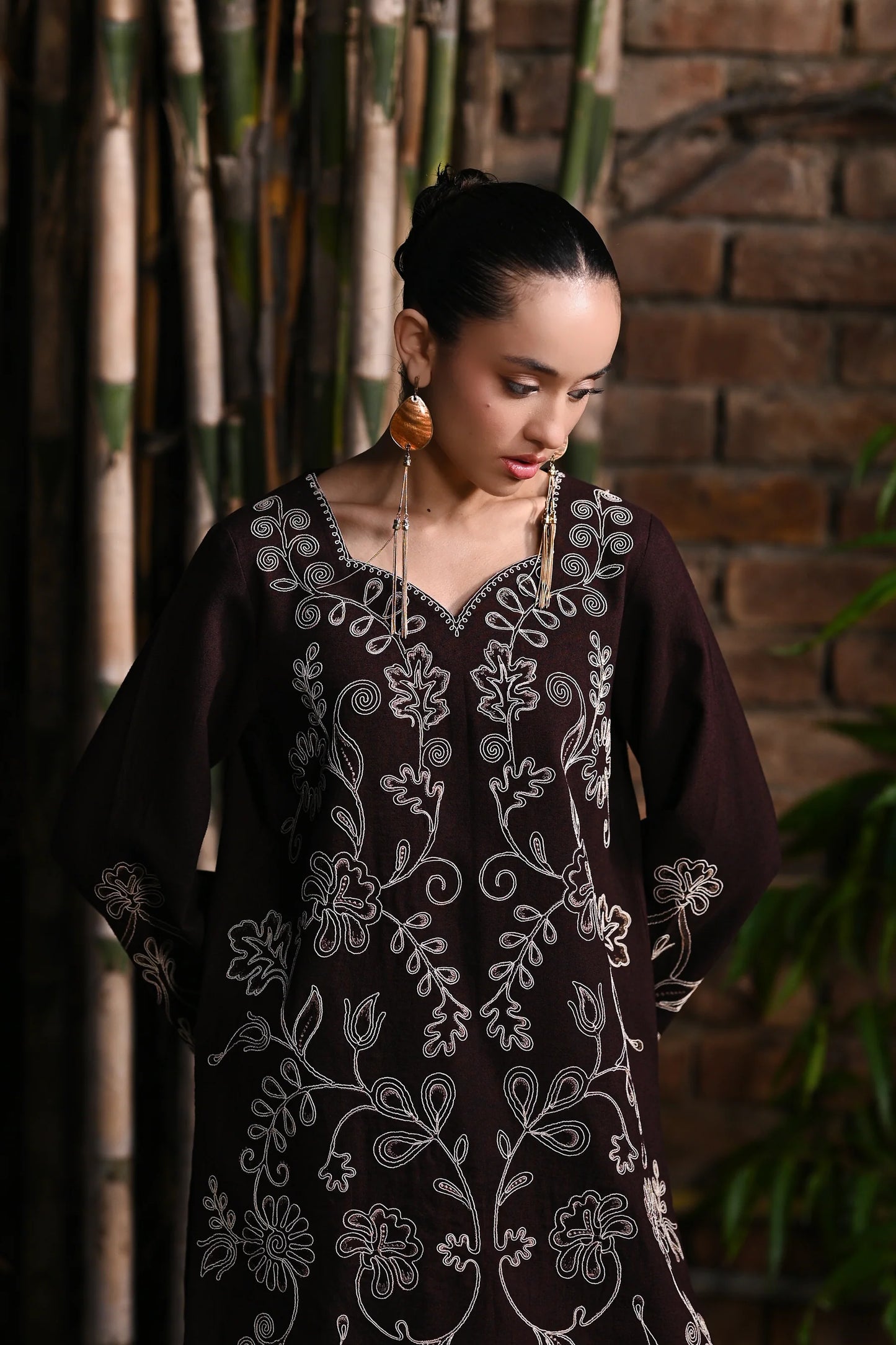 CHOCOLATE BROWNIE LUXURY EMBROIDERED KARANDI (NPA2-25321) | ZAIB