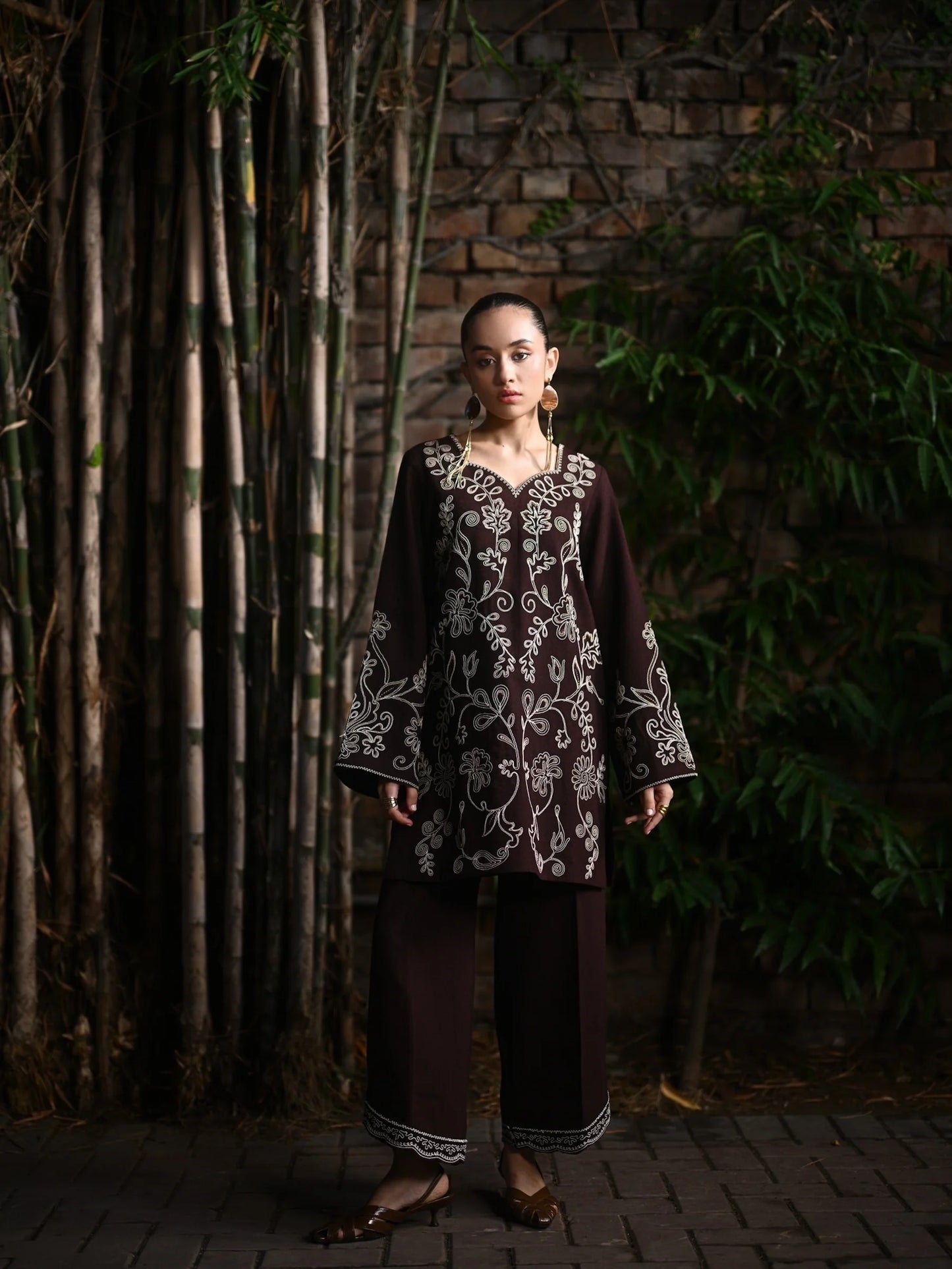 CHOCOLATE BROWNIE LUXURY EMBROIDERED KARANDI (NPA2-25321) | ZAIB