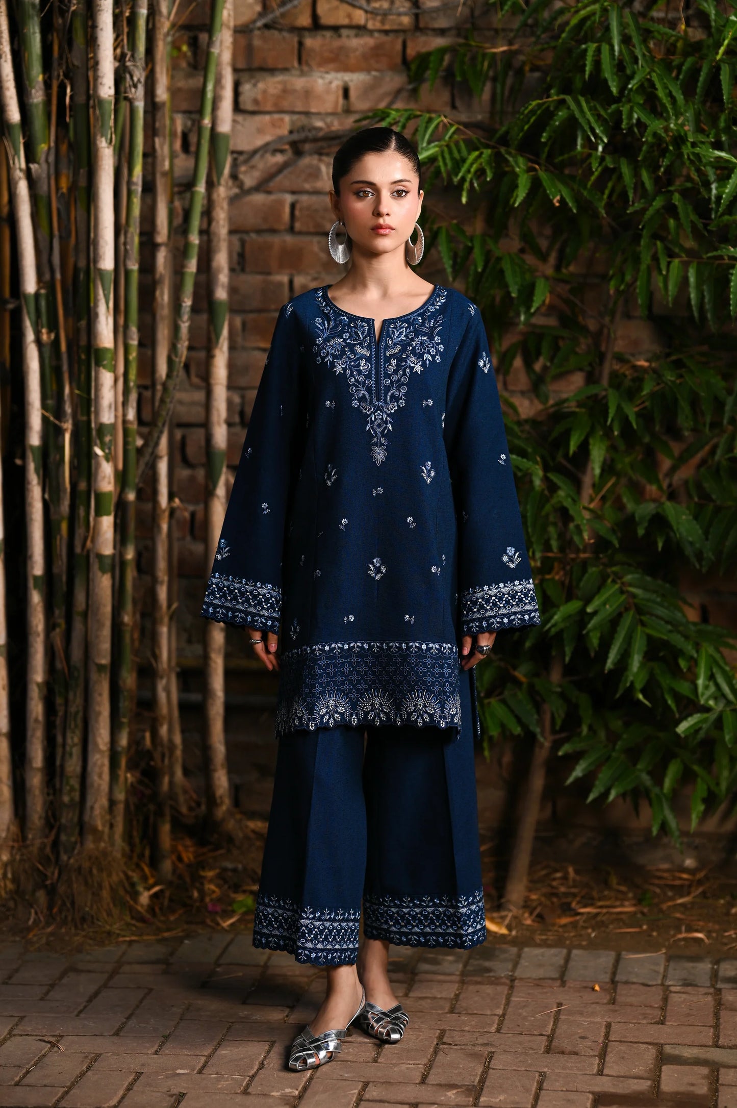 DEEP BLUE LUXURY EMBROIDERED KARANDI (NPA2-25320) | ZAIB