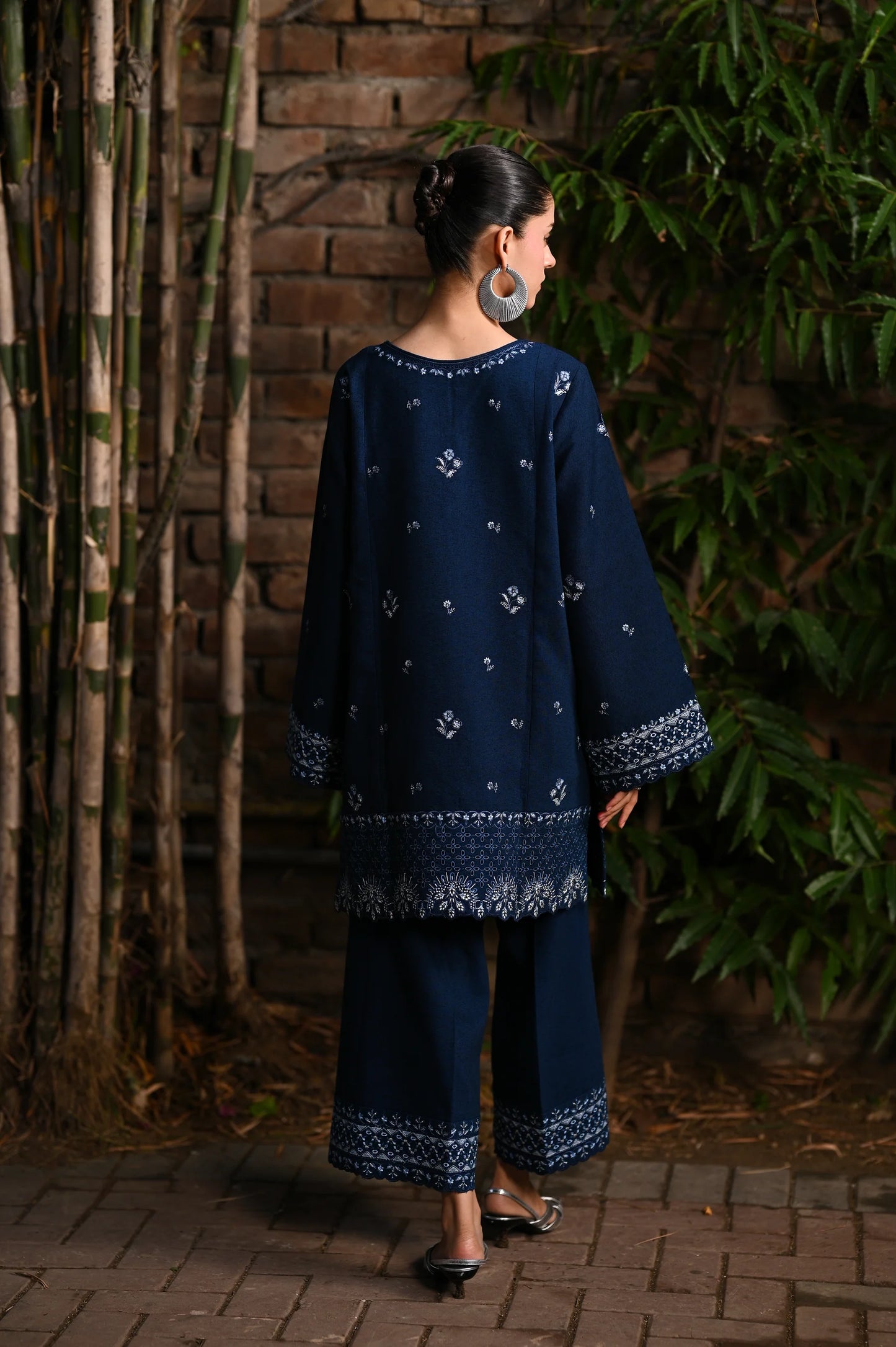 DEEP BLUE LUXURY EMBROIDERED KARANDI (NPA2-25320) | ZAIB