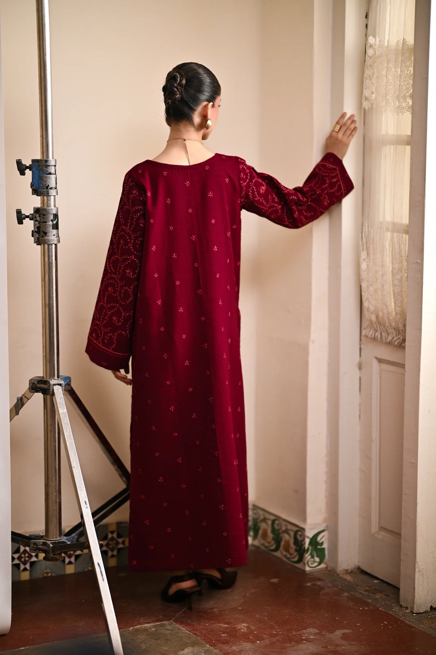 MAROON LUXURY EMBROIDERED KARANDI (NPA2-25319) | ZAIB