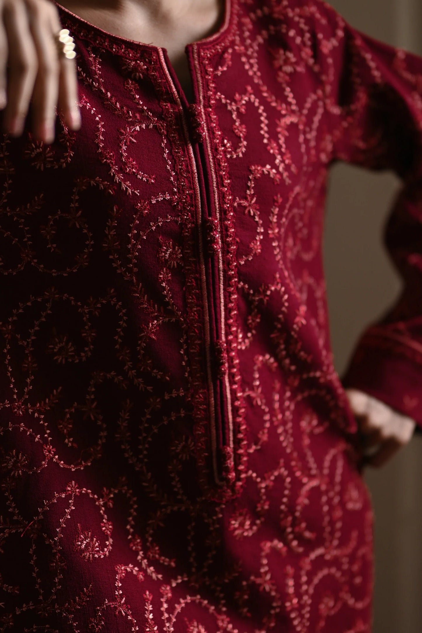 MAROON LUXURY EMBROIDERED KARANDI (NPA2-25319) | ZAIB