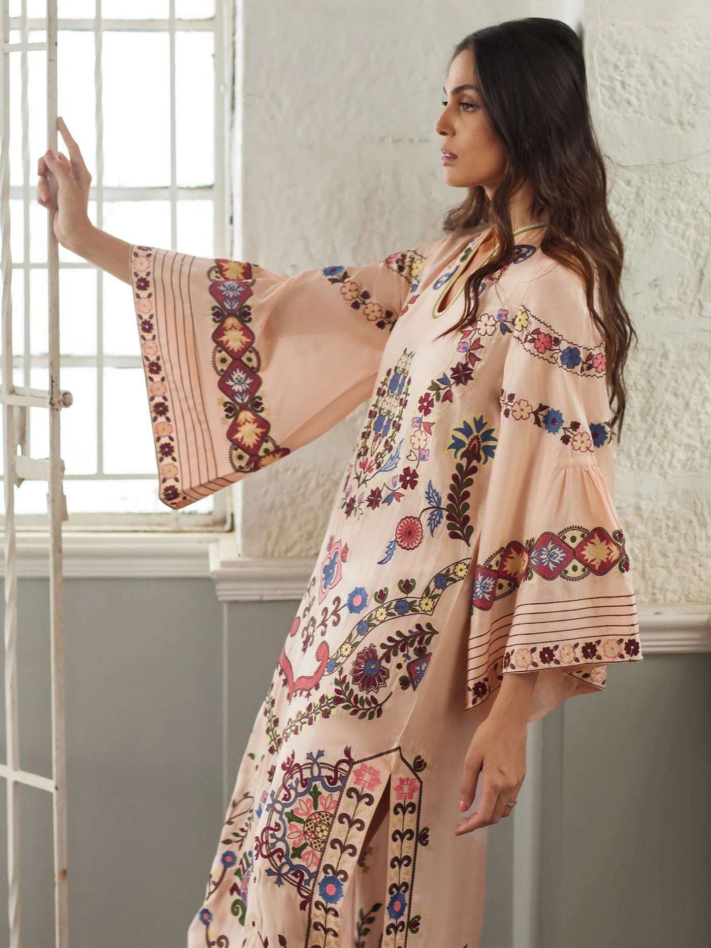 SS26AMB2CCLS008 | NEW IN | MISHA LAKHANI