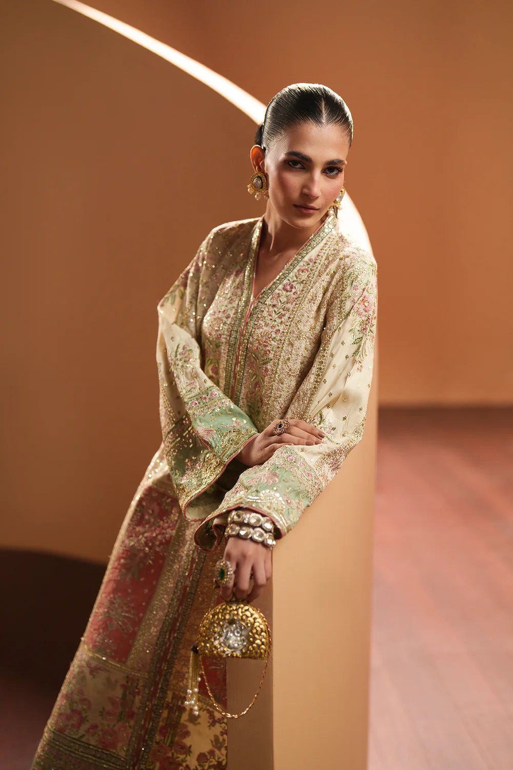ANTIQUE WHITE | E1210/104/006 | Women Boutique 1 August ‘26 | Ethnc