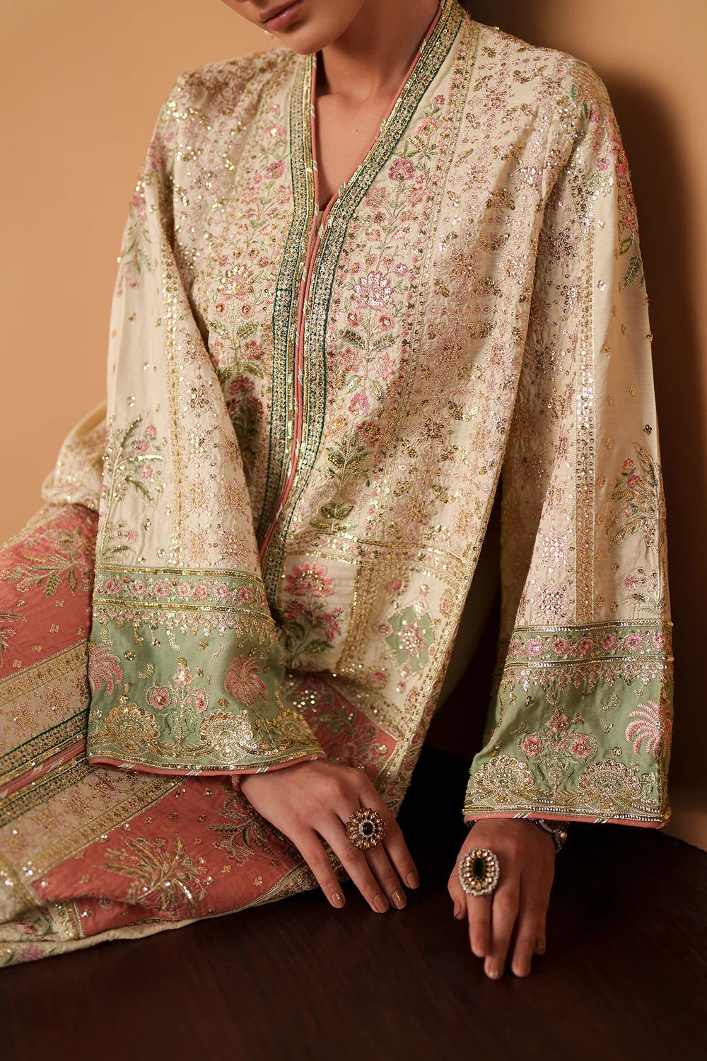 ANTIQUE WHITE | E1210/104/006 | Women Boutique 1 August ‘26 | Ethnc