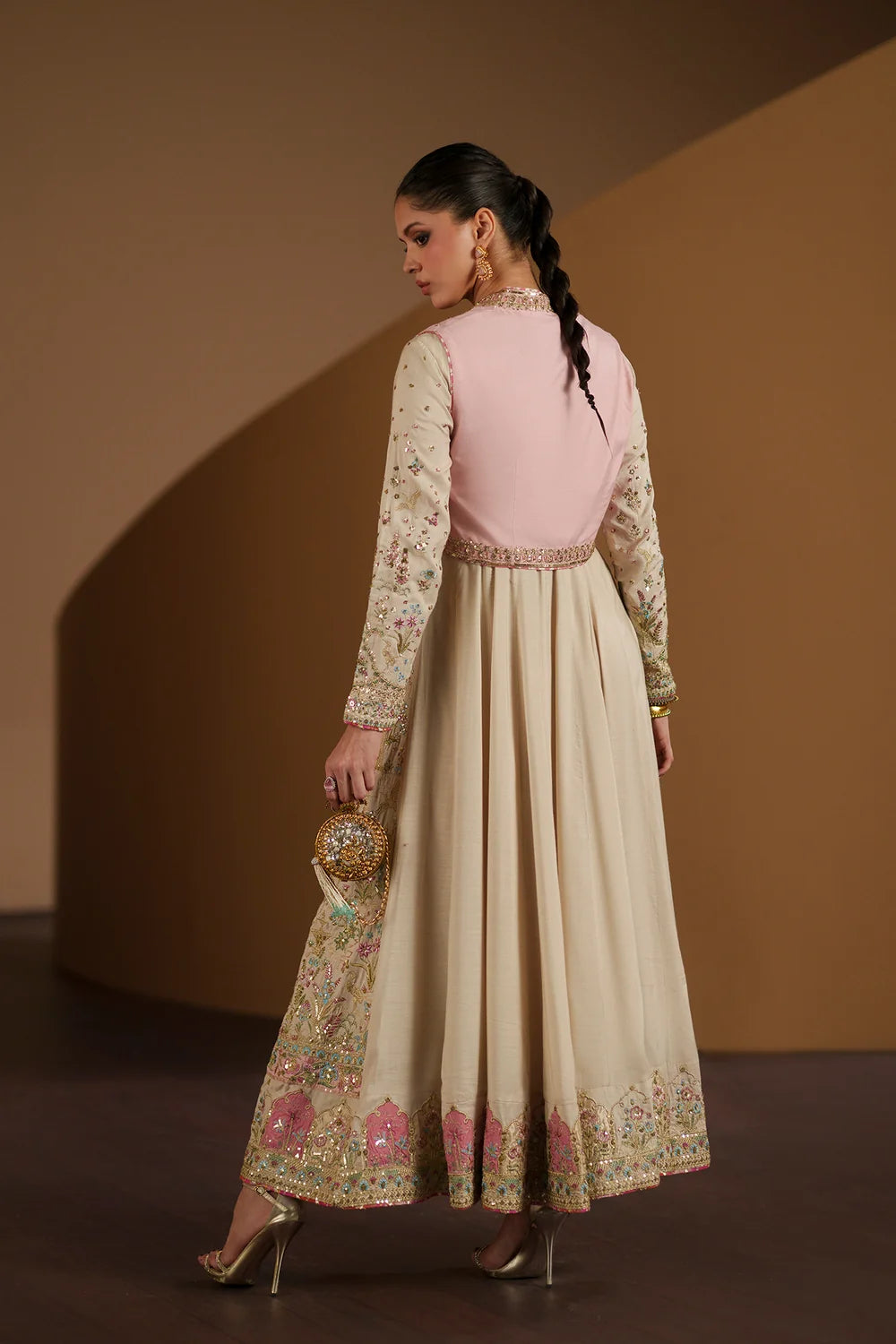 OFF WHITE | E1204/104/002 | Women Boutique 1 August ‘26 | Ethnc