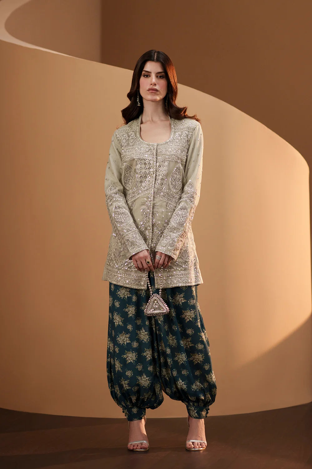 LIGHT OATMEAL | E1109/104/818 | Women Boutique 1 August ‘26 | Ethnc