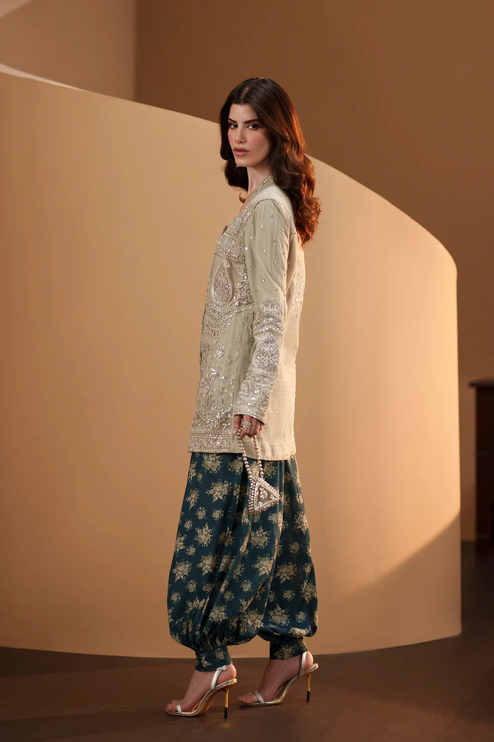 LIGHT OATMEAL | E1109/104/818 | Women Boutique 1 August ‘26 | Ethnc