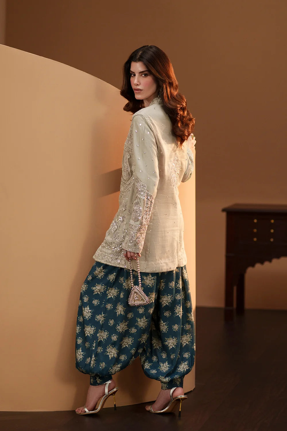 LIGHT OATMEAL | E1109/104/818 | Women Boutique 1 August ‘26 | Ethnc