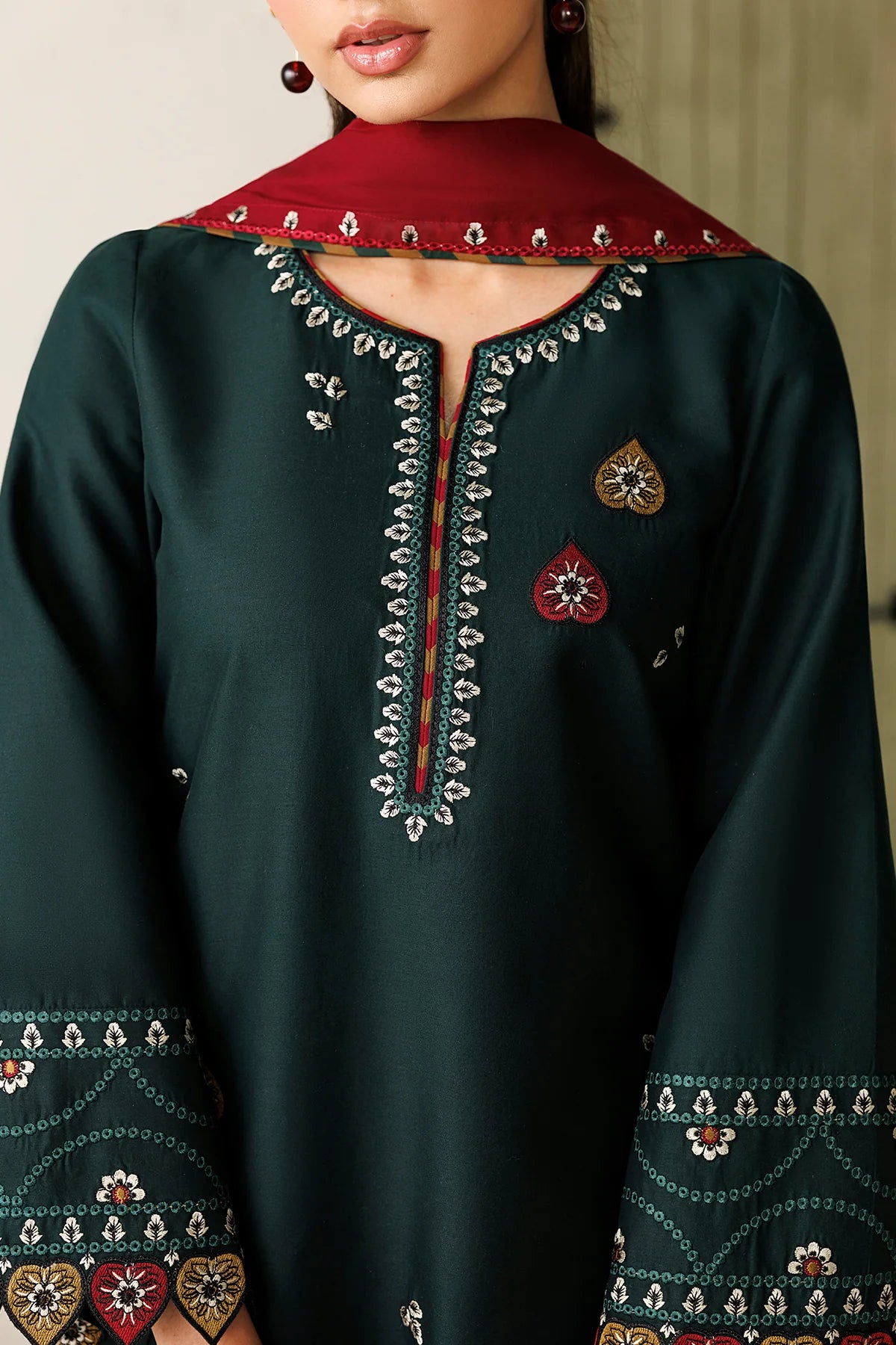 EMBROIDERED LAWN USE-9395 | New Arrivals | Jazmin