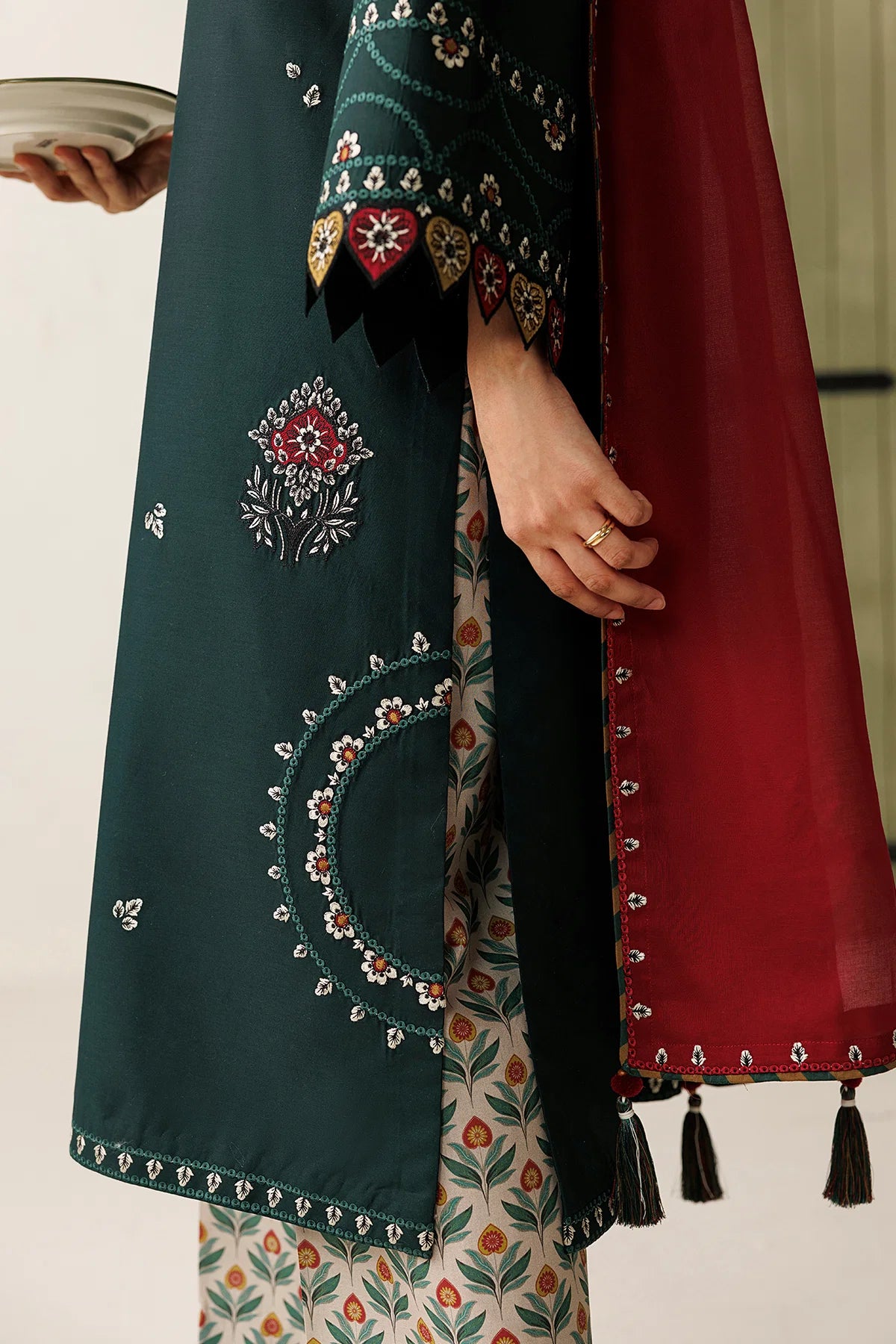 EMBROIDERED LAWN USE-9395 | New Arrivals | Jazmin