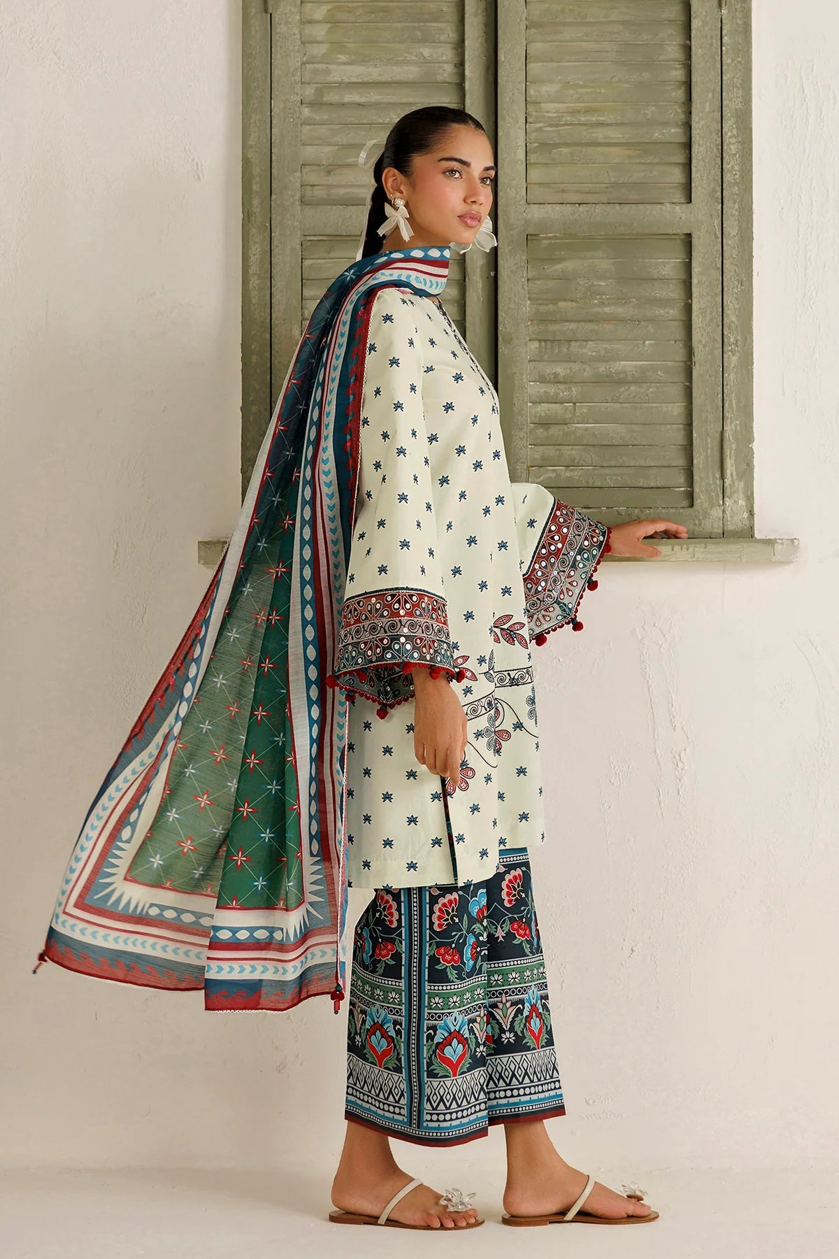EMBROIDERED LAWN USE-9389 | New Arrivals | Jazmin