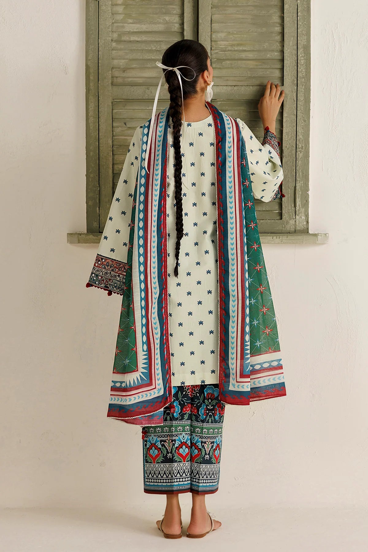 EMBROIDERED LAWN USE-9389 | New Arrivals | Jazmin