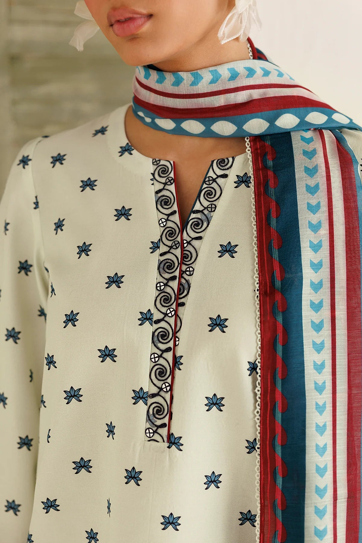 EMBROIDERED LAWN USE-9389 | New Arrivals | Jazmin