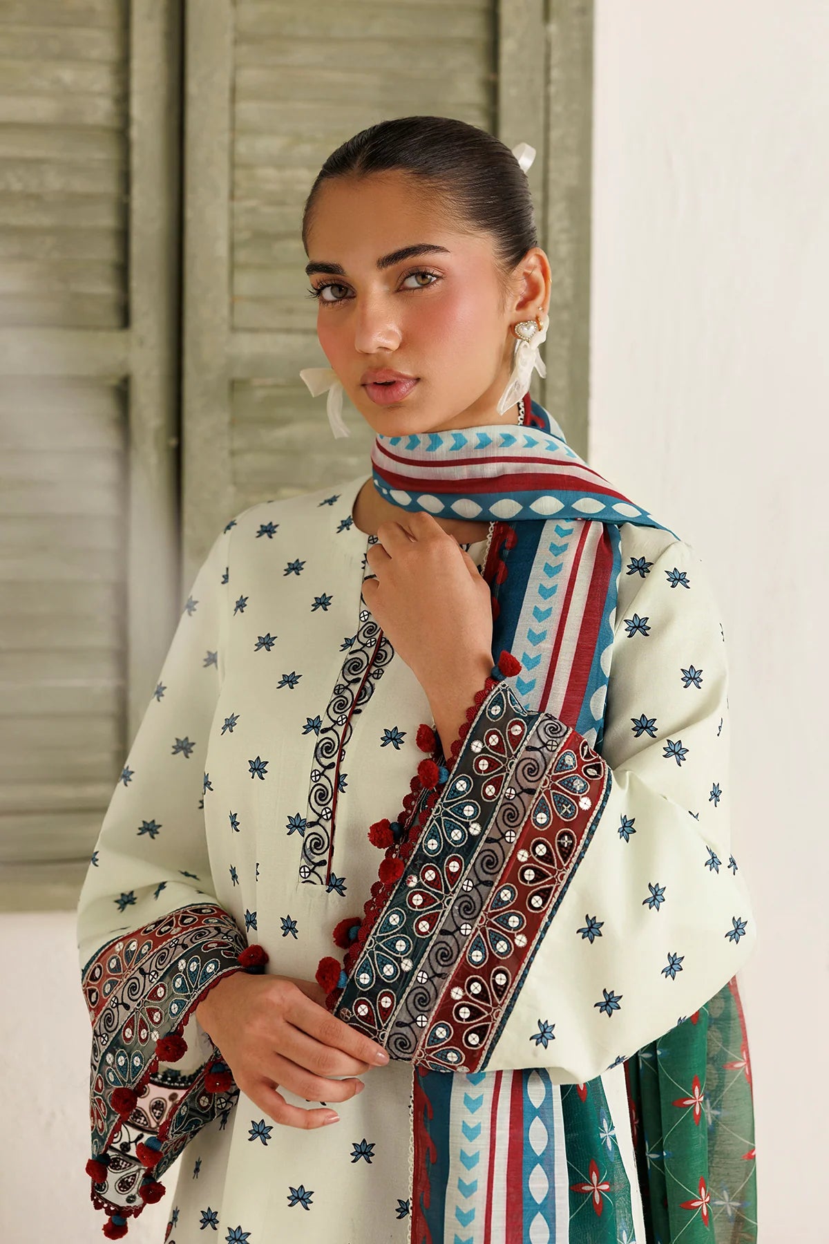 EMBROIDERED LAWN USE-9389 | New Arrivals | Jazmin