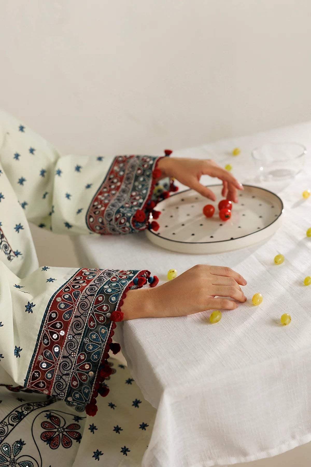 EMBROIDERED LAWN USE-9389 | New Arrivals | Jazmin