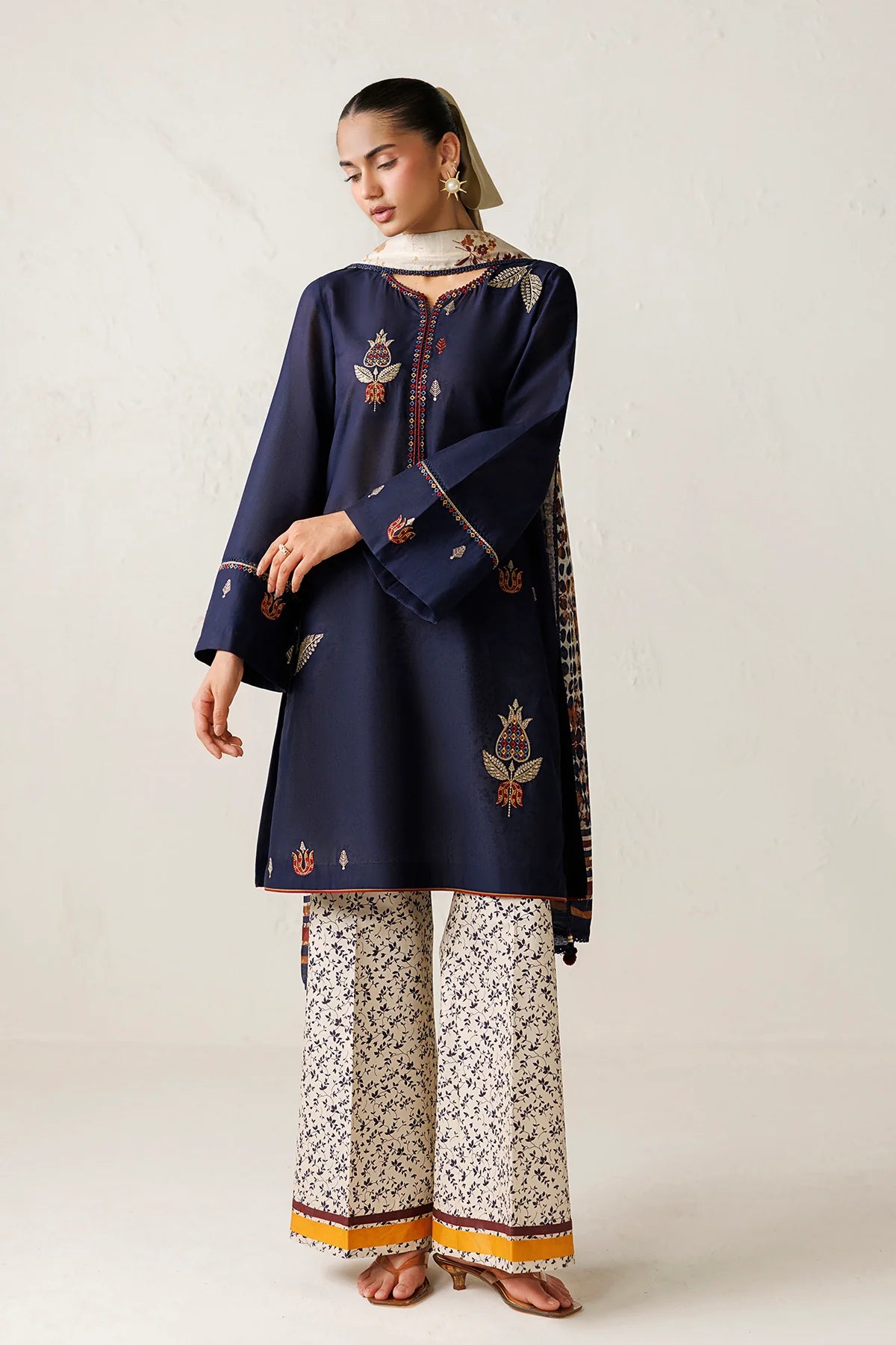 EMBROIDERED LAWN USE-9390 | New Arrivals | Jazmin