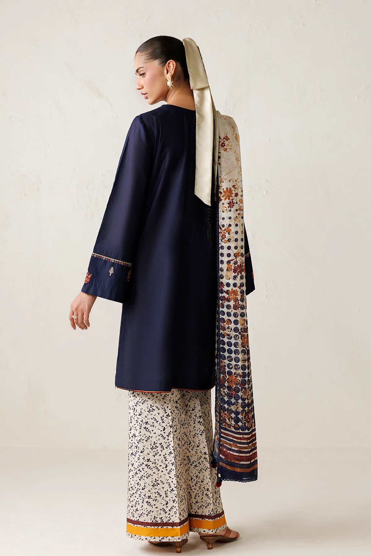 EMBROIDERED LAWN USE-9390 | New Arrivals | Jazmin