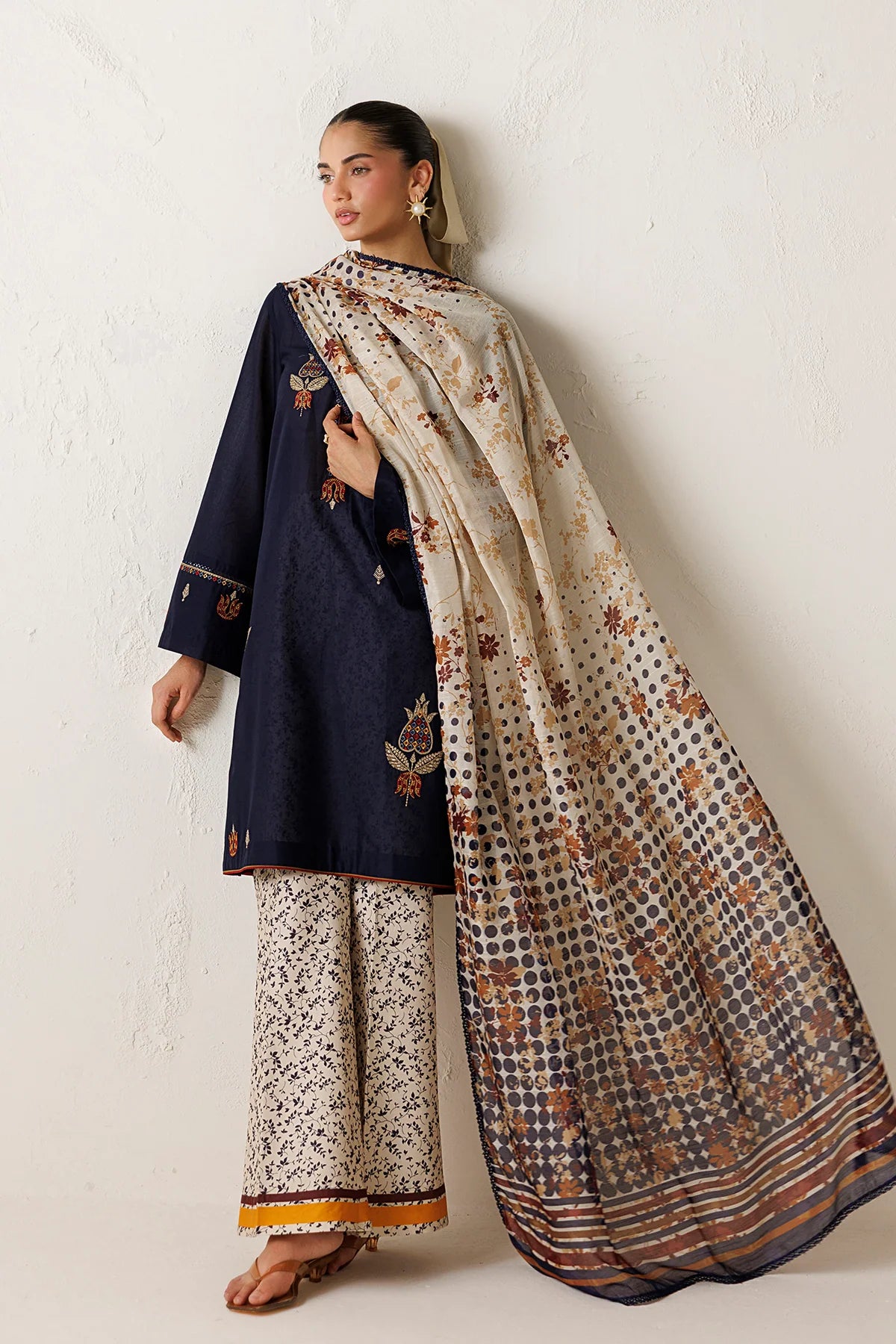EMBROIDERED LAWN USE-9390 | New Arrivals | Jazmin