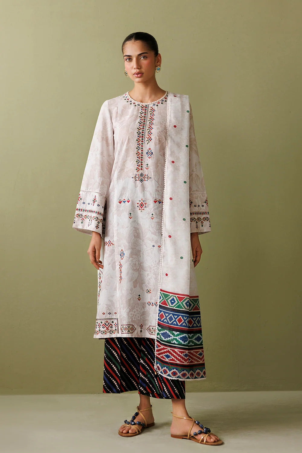 EMBROIDERED LAWN USE-9373 | New Arrivals | Jazmin