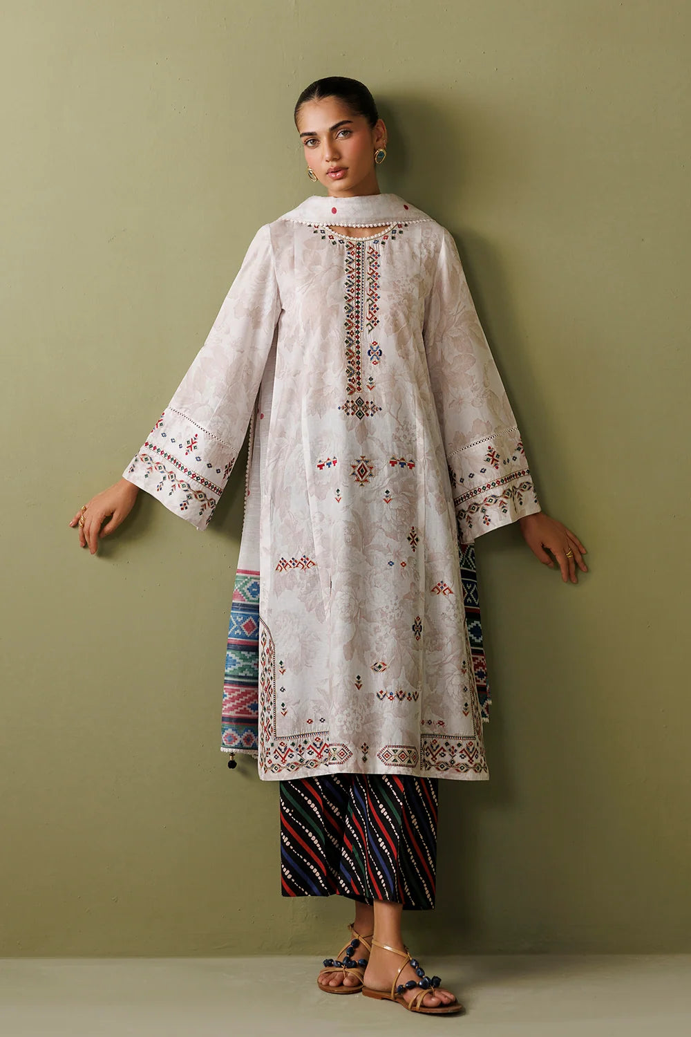 EMBROIDERED LAWN USE-9373 | New Arrivals | Jazmin
