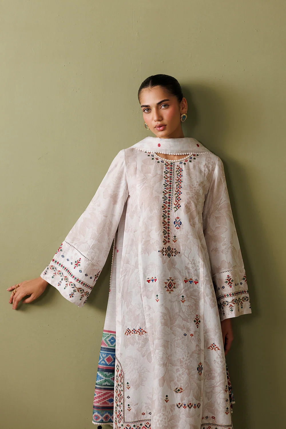 EMBROIDERED LAWN USE-9373 | New Arrivals | Jazmin