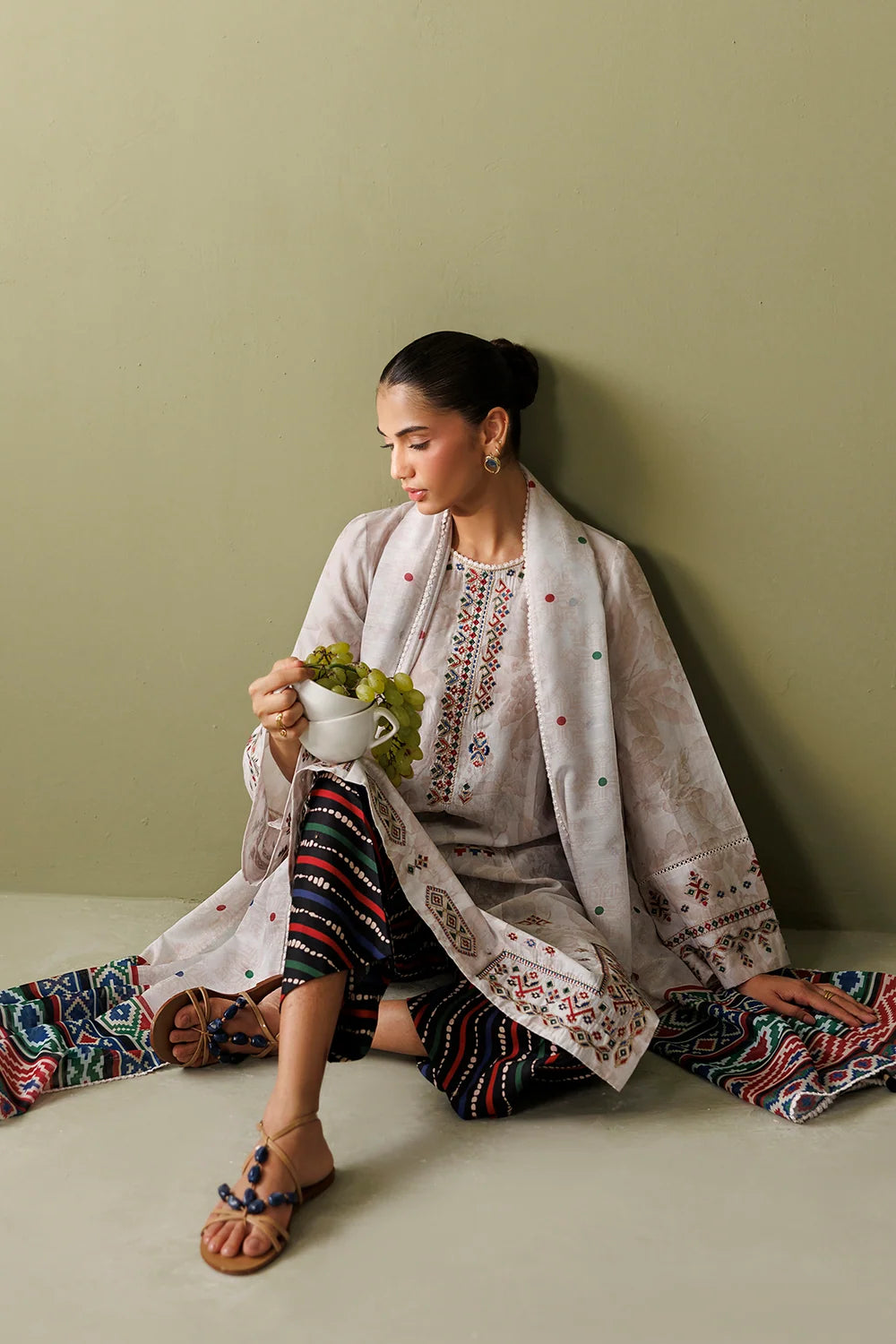 EMBROIDERED LAWN USE-9373 | New Arrivals | Jazmin