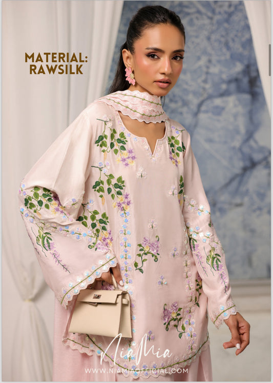 Roselle | Nia Mia