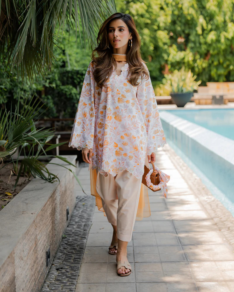 Peach Petals | LIRA