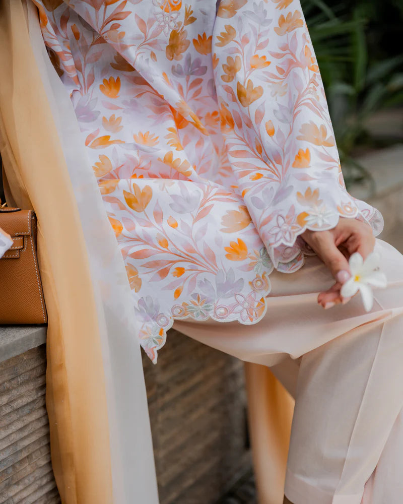 Peach Petals | LIRA