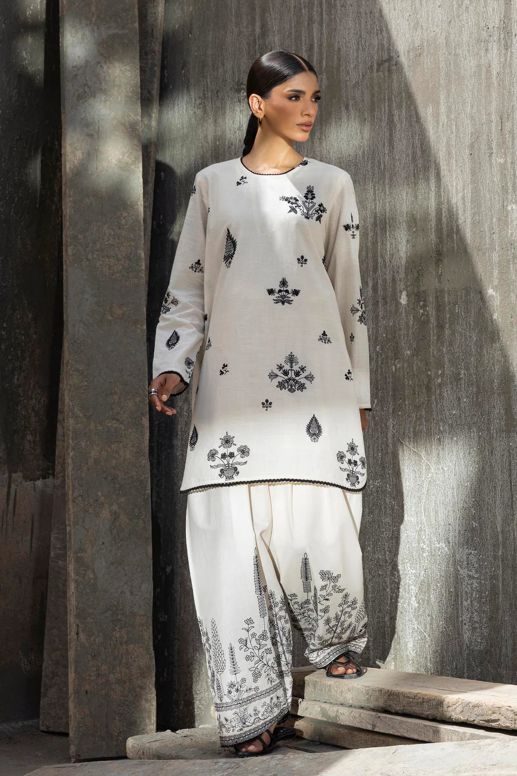 SS26ESE413P2T | Monochrome Collection | SANA SAFINAZ