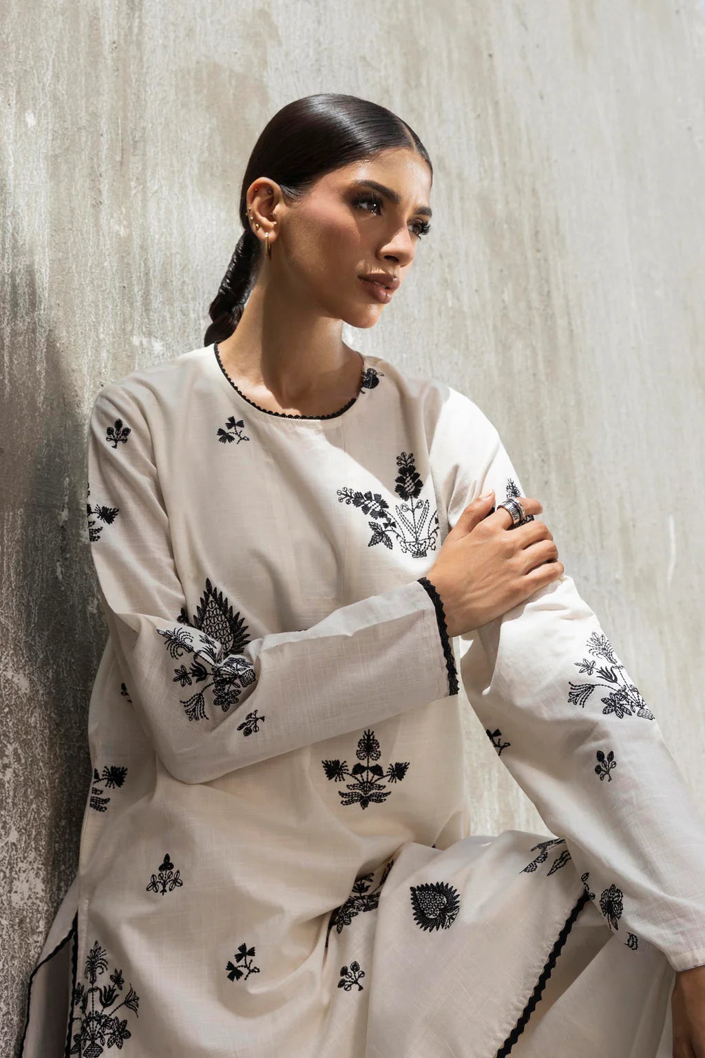 SS26ESE413P2T | Monochrome Collection | SANA SAFINAZ