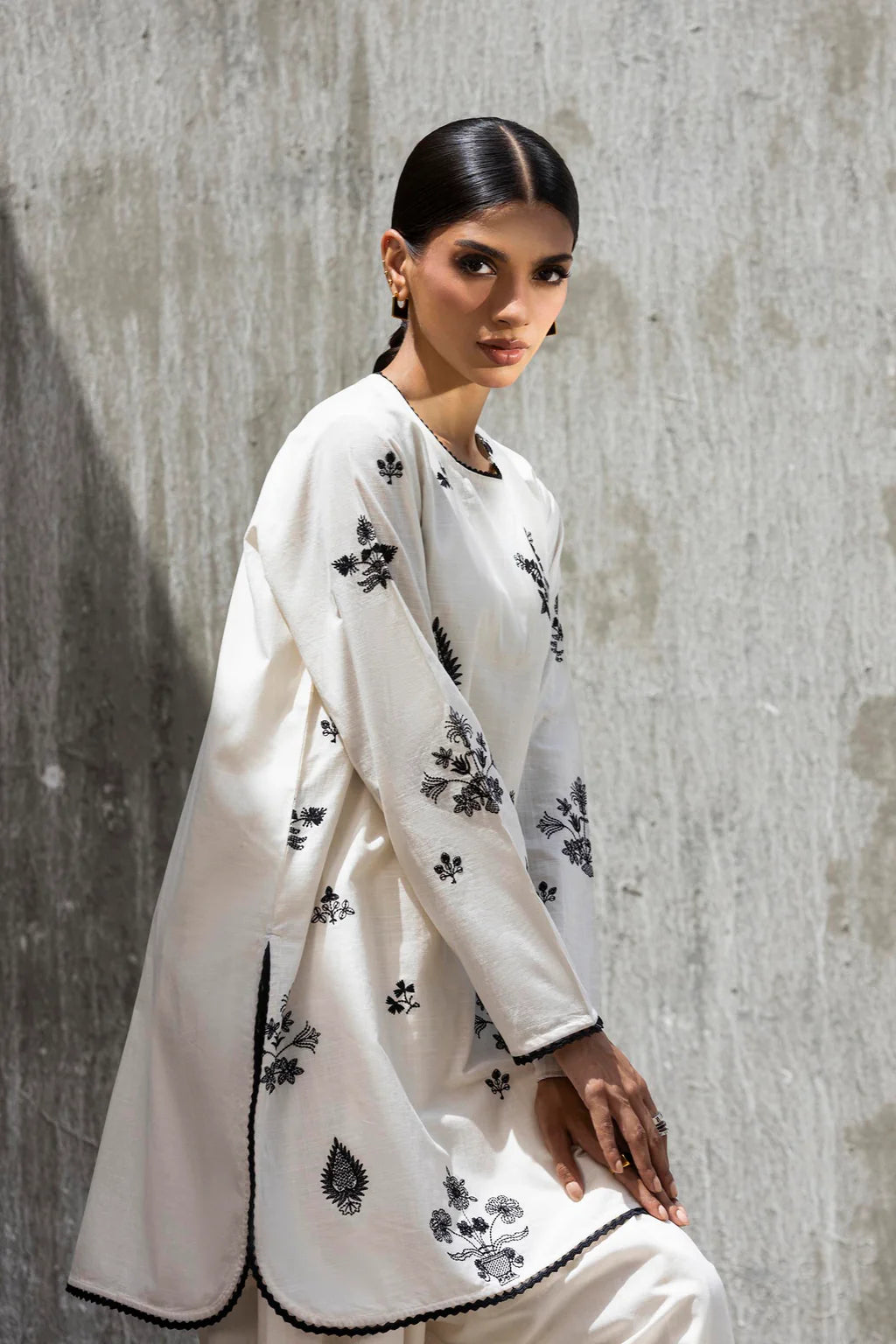 SS26ESE413P2T | Monochrome Collection | SANA SAFINAZ